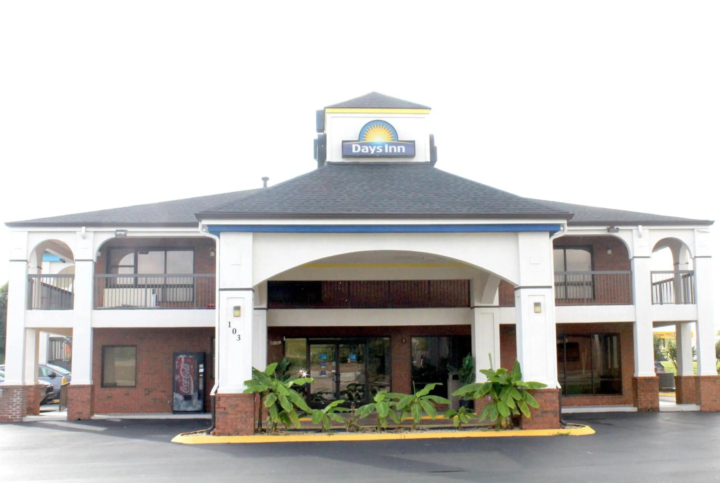 Property building in Days Inn by Wyndham Franklin