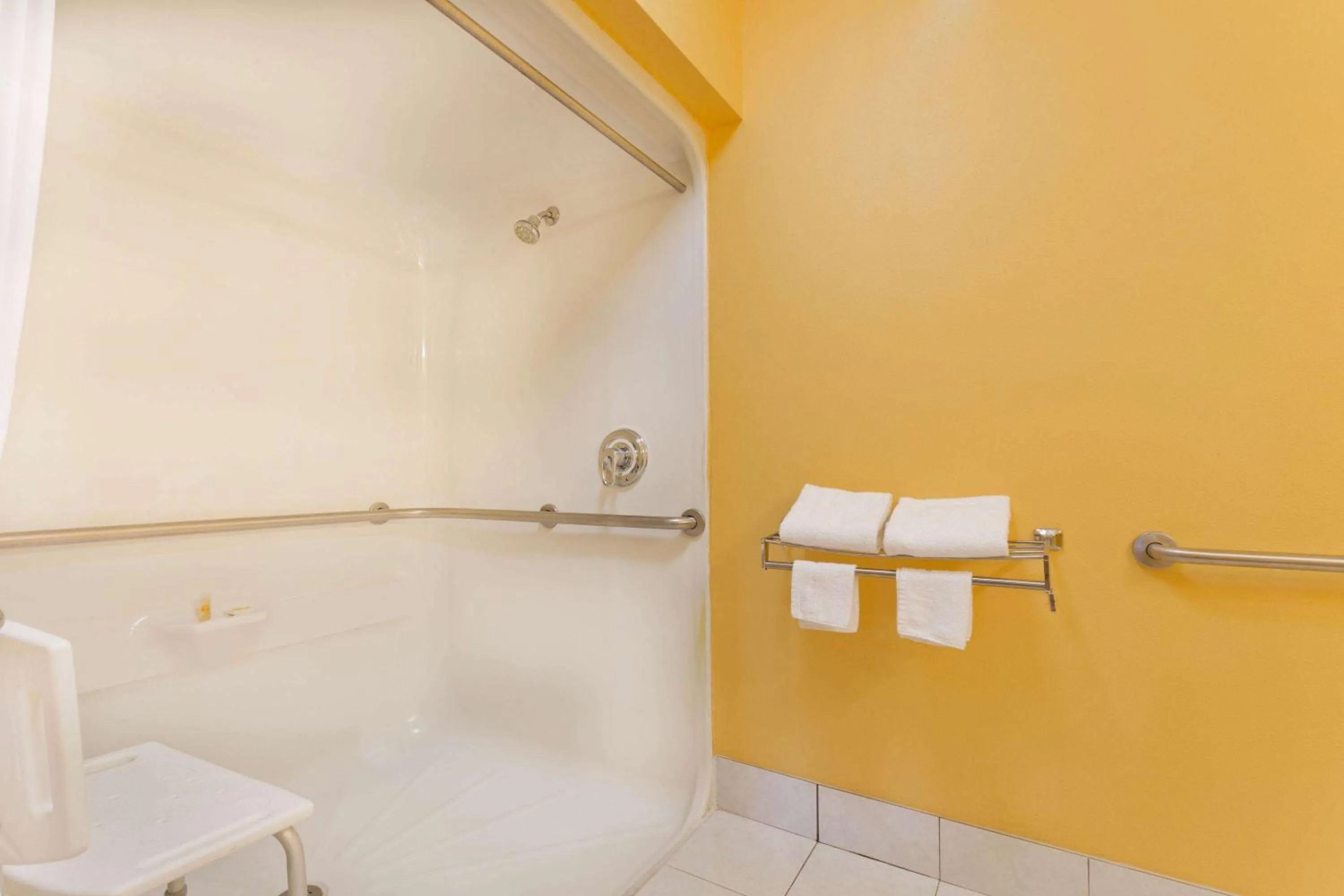 Photo of the whole room in Days Inn by Wyndham Franklin