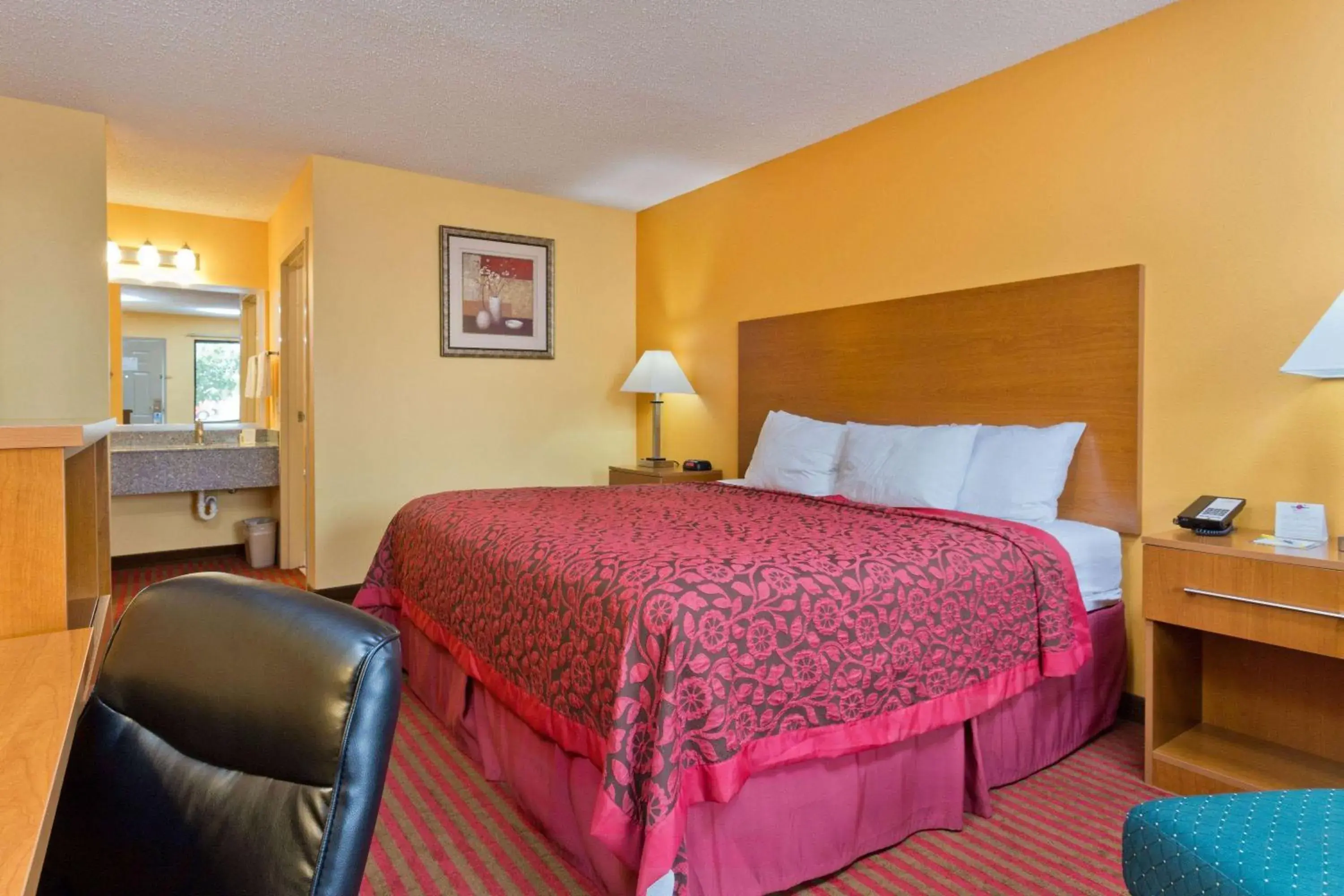 Photo of the whole room, Bed in Days Inn by Wyndham Franklin Photo of the whole room, Bed in Days Inn by Wyndham Franklin