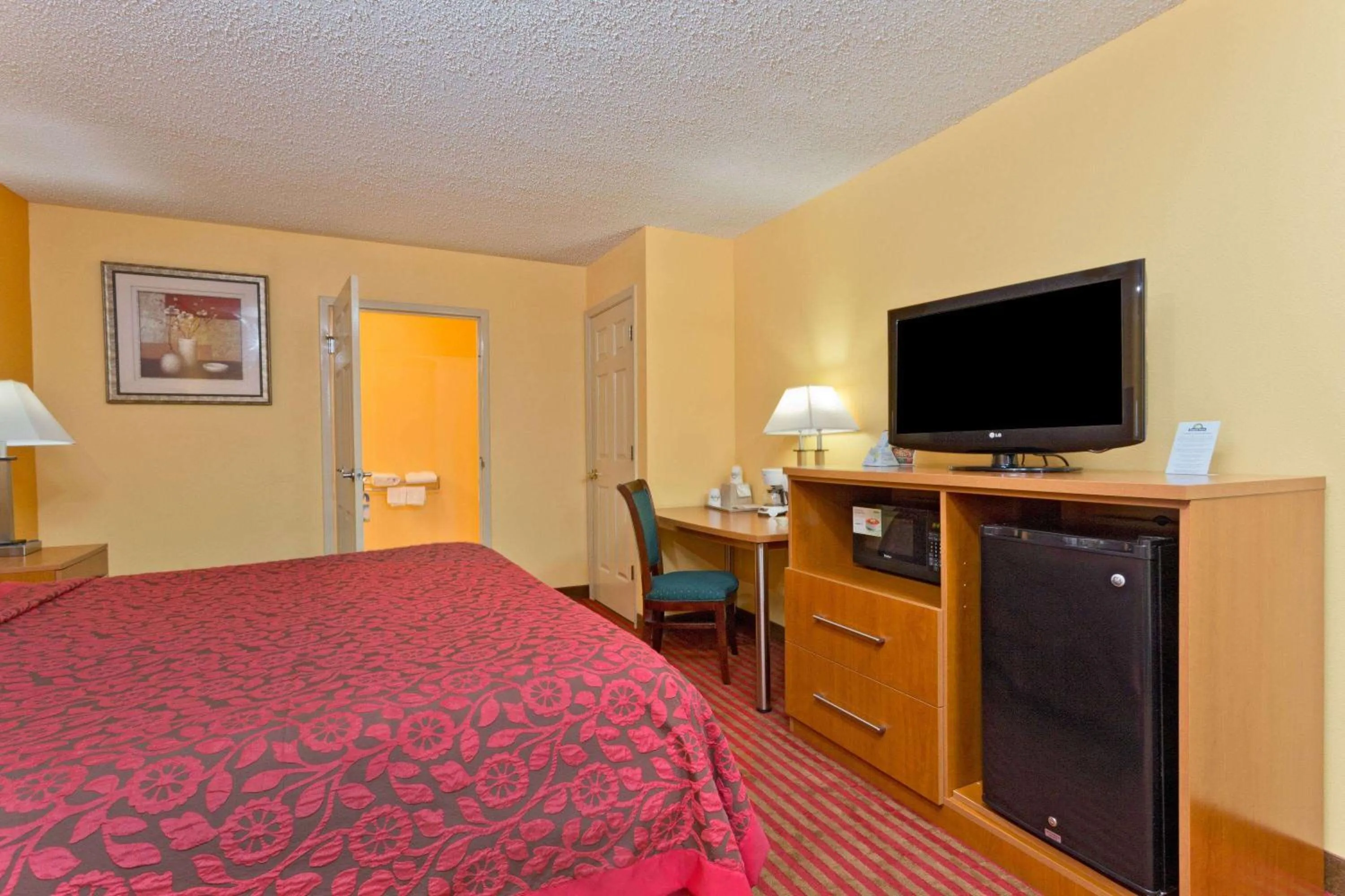 Bed in Days Inn by Wyndham Franklin