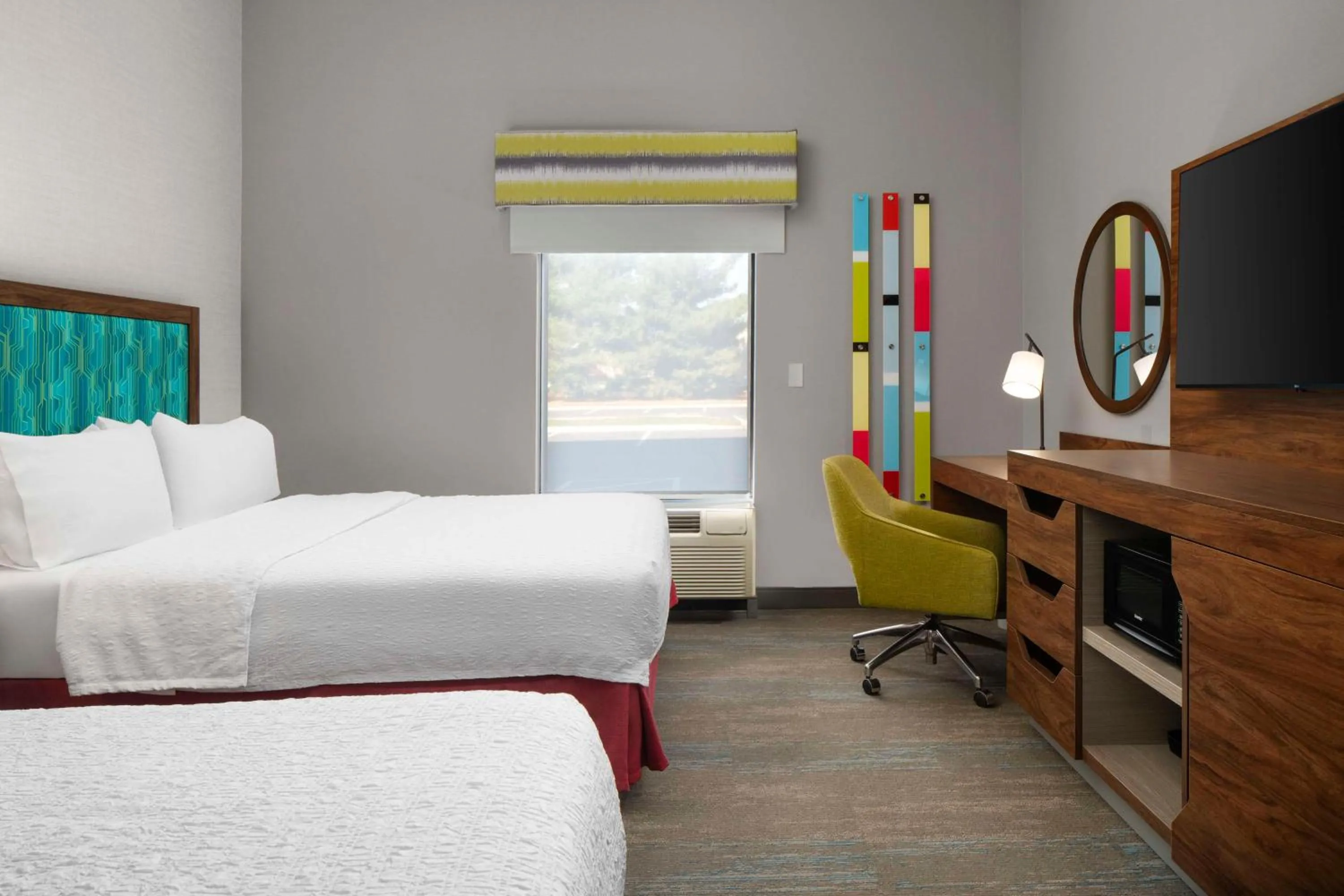 Bedroom, Bed in Hampton Inn Chicopee - Springfield