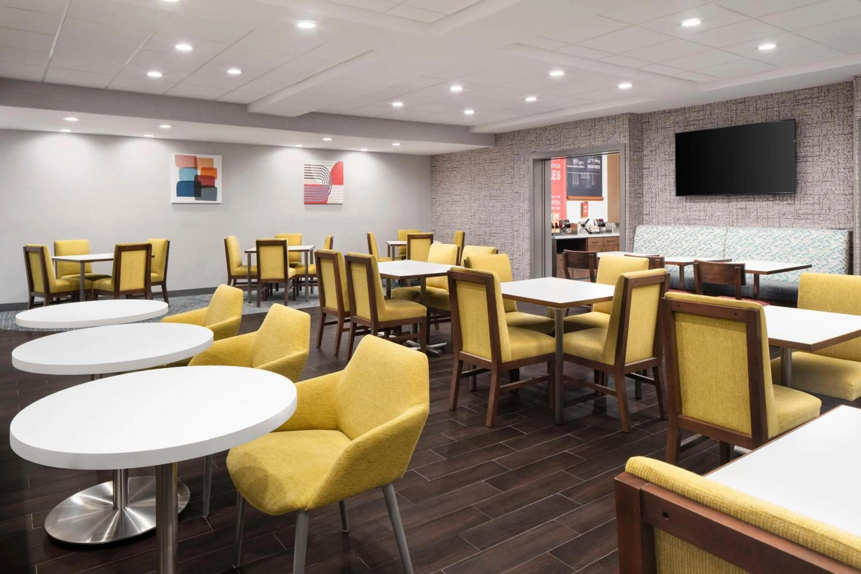 Breakfast in Hampton Inn Chicopee - Springfield