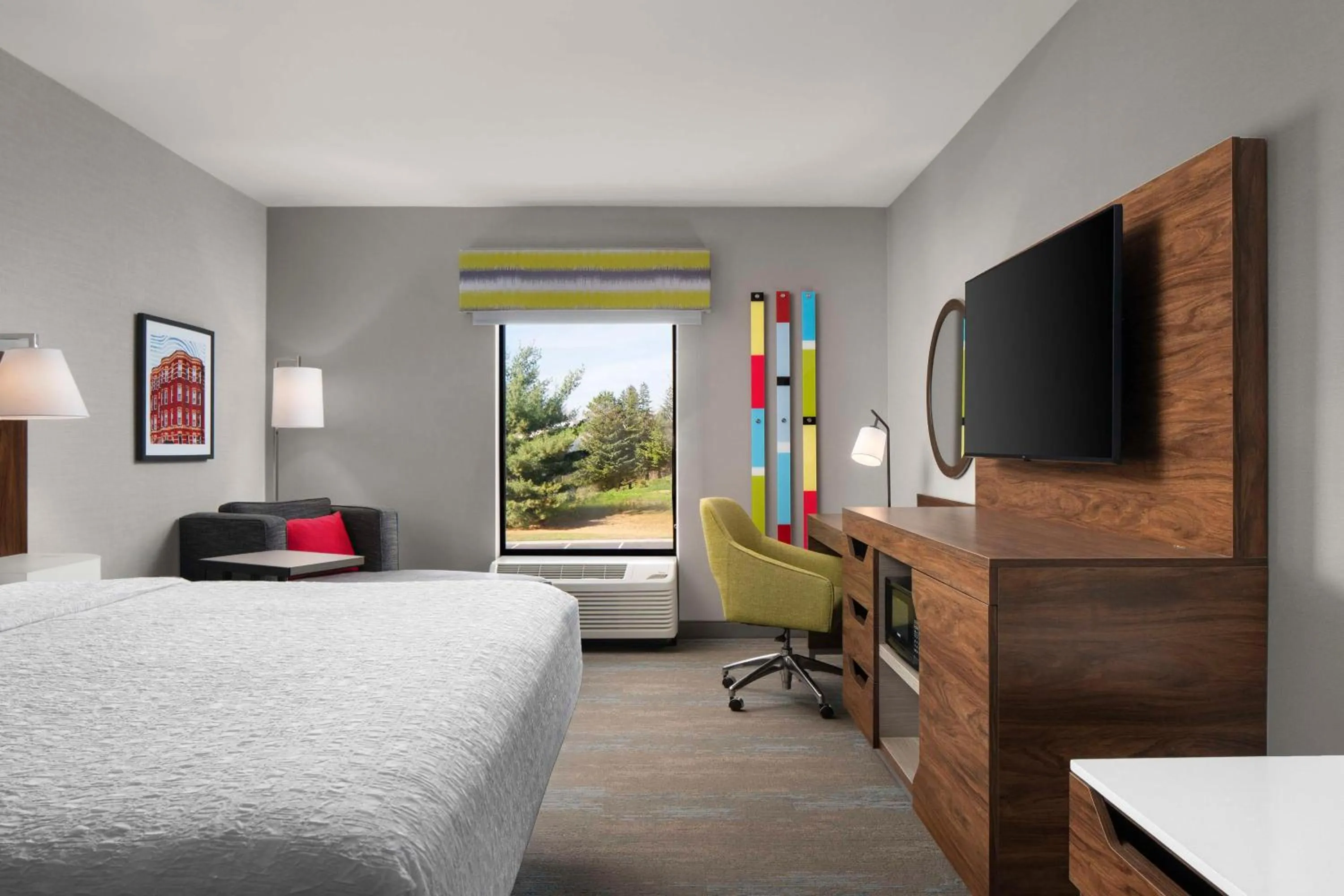 Bedroom, Bed in Hampton Inn Chicopee - Springfield