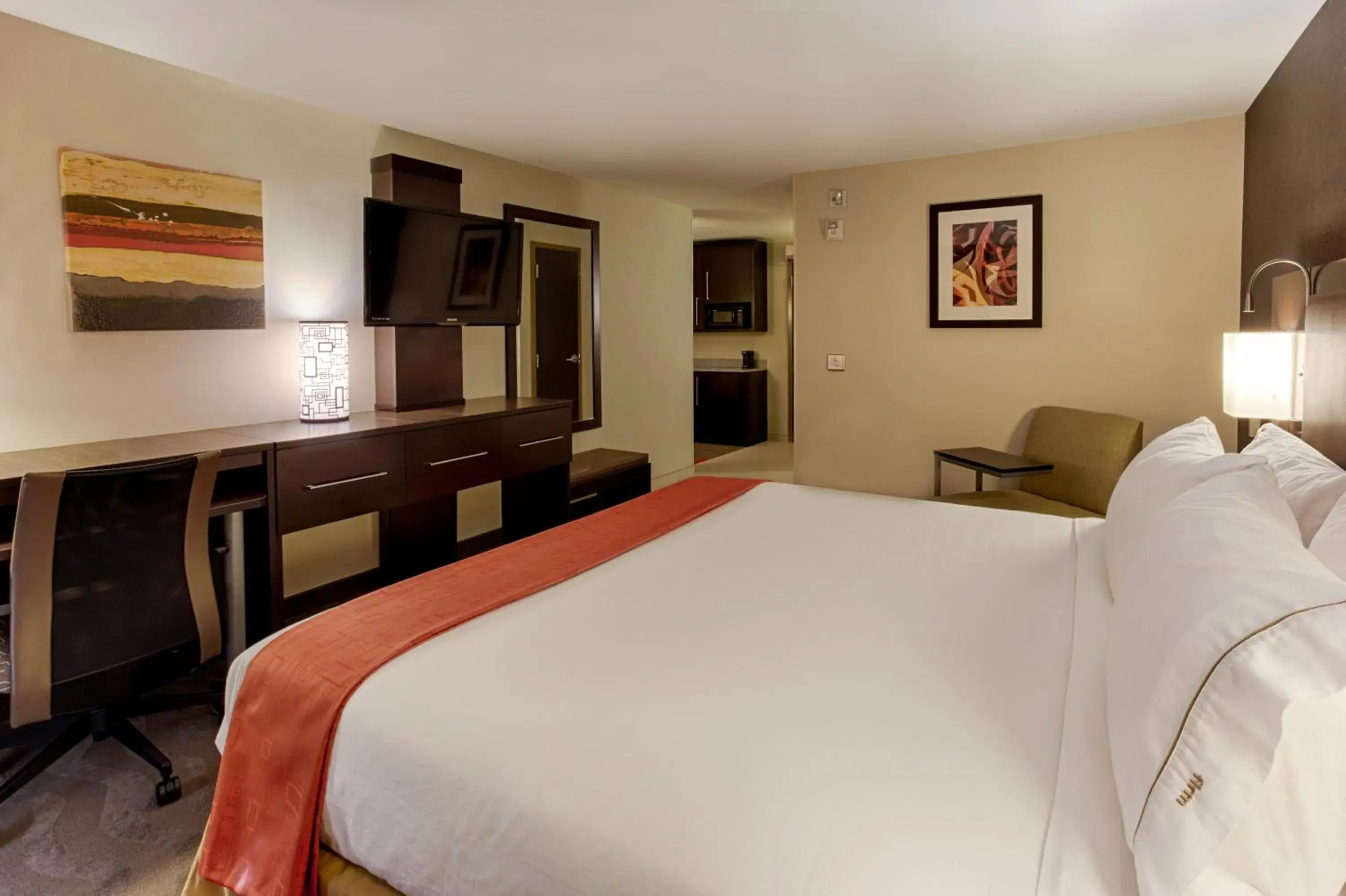 Photo of the whole room, Bed in Holiday Inn Express Baltimore West - Catonsville by IHG Photo of the whole room, Bed in Holiday Inn Express Baltimore West - Catonsville by IHG
