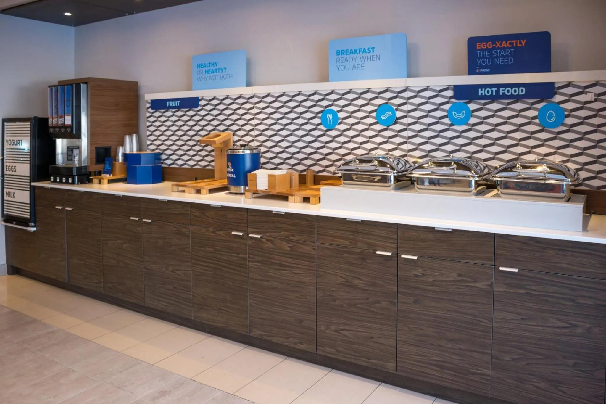 Breakfast in Holiday Inn Express Kingston Central by IHG