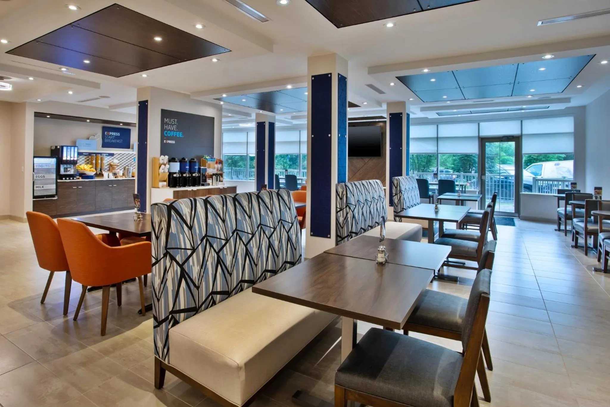 Breakfast in Holiday Inn Express Kingston Central by IHG