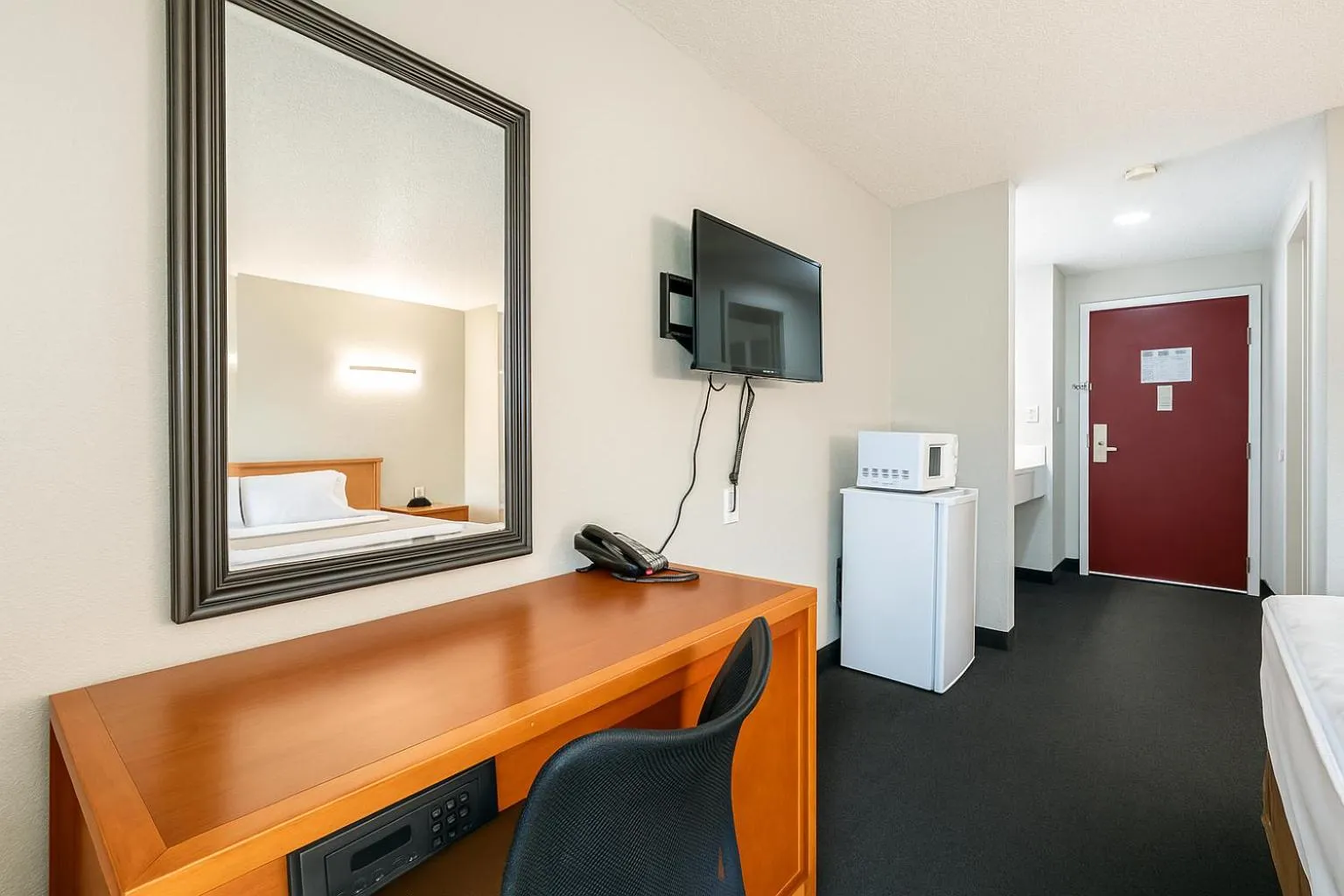 TV and multimedia in Sunnyside Inn and Suites