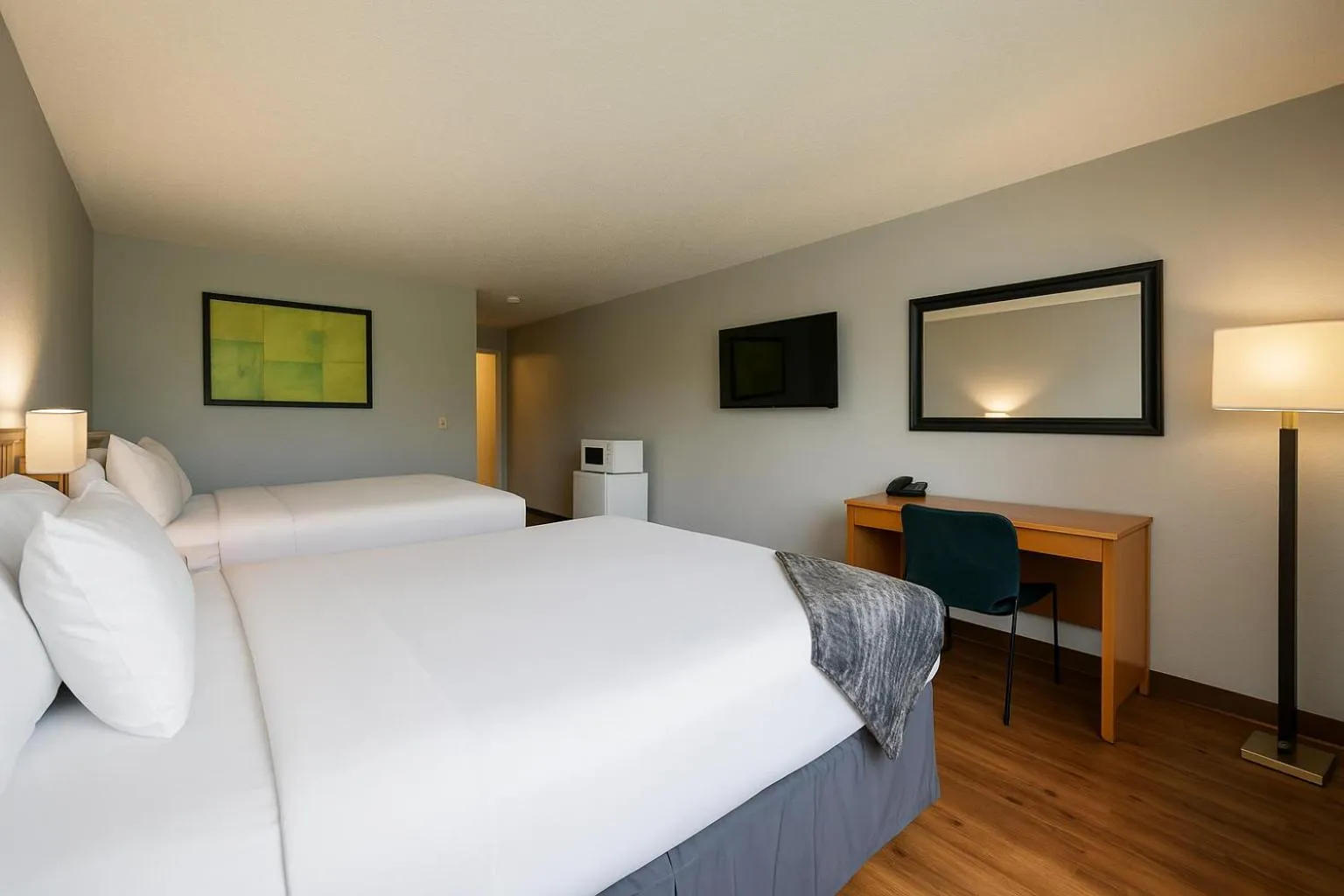 Bedroom, Bed in Sunnyside Inn and Suites