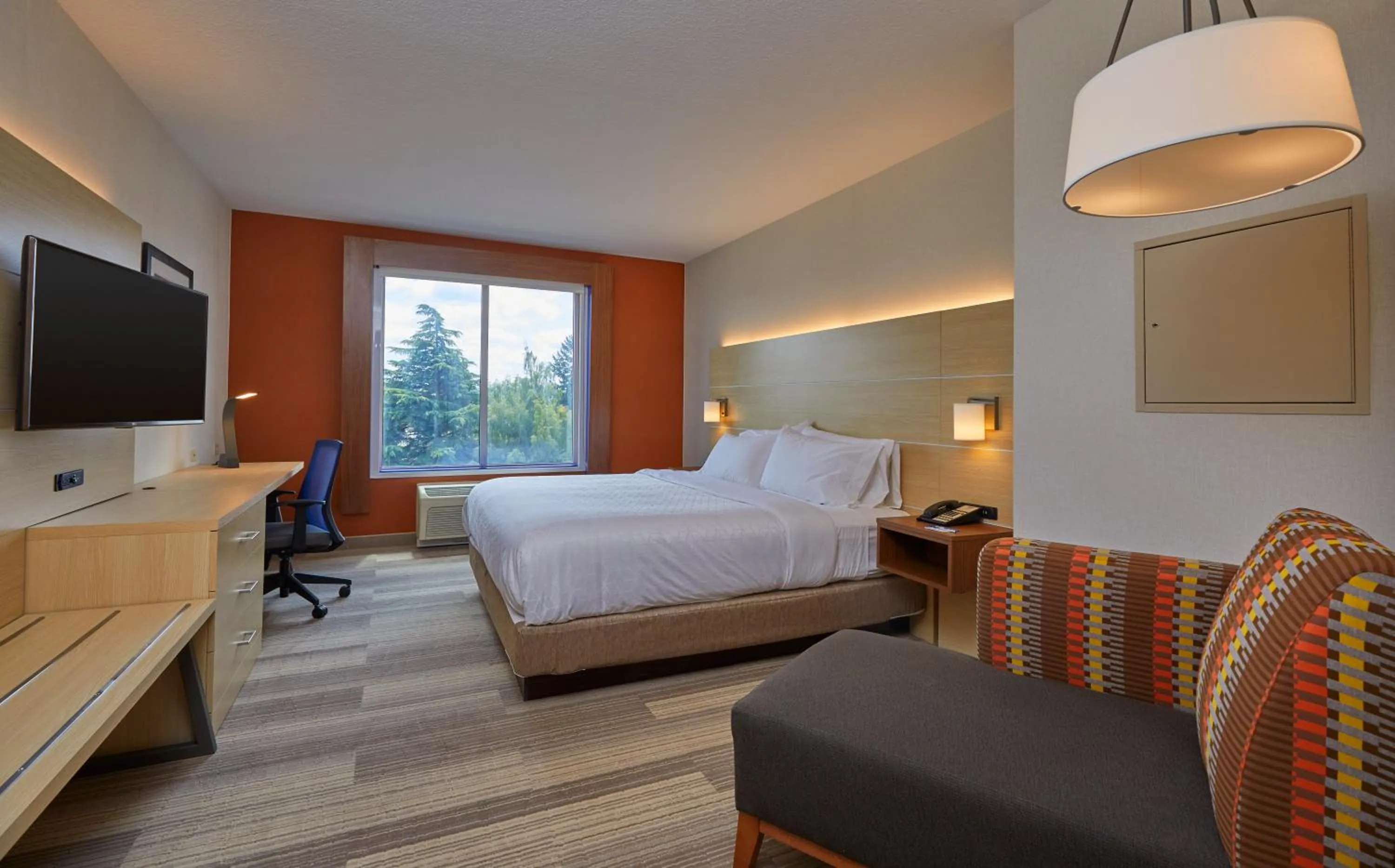 Photo of the whole room, Bed in Holiday Inn Express : Eugene - Springfield by IHG