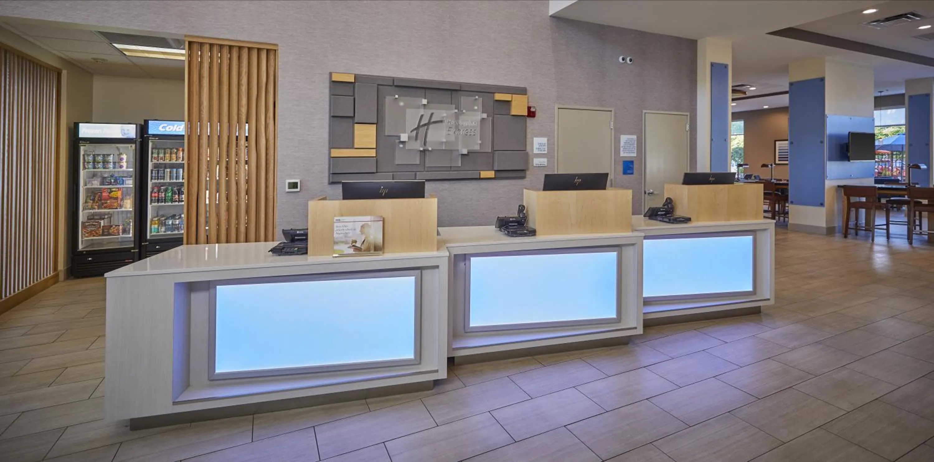 Property building in Holiday Inn Express : Eugene - Springfield by IHG