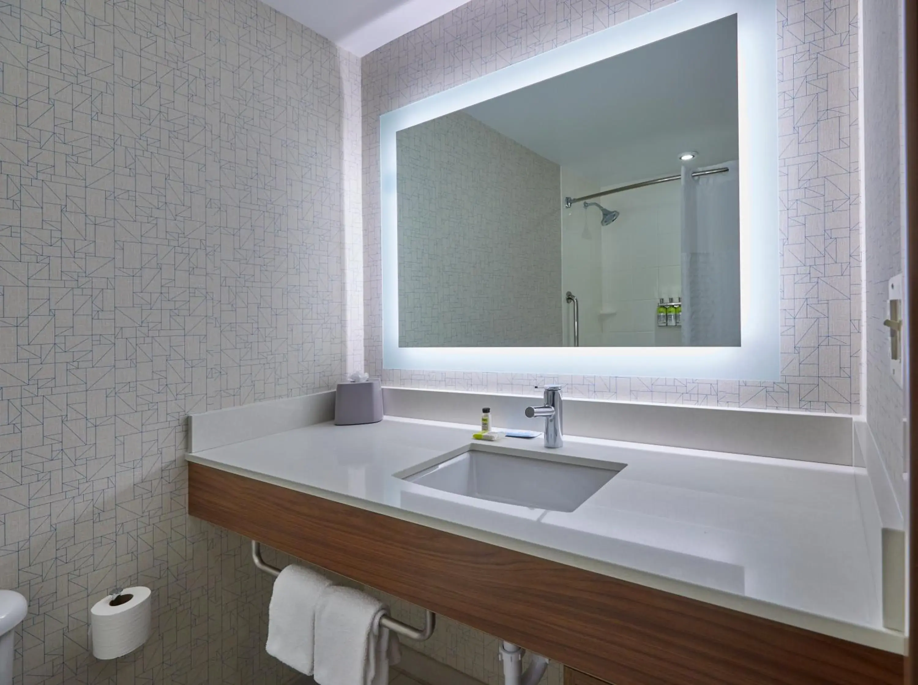 King Room - Hearing Accessible in Holiday Inn Express : Eugene - Springfield by IHG King Room - Hearing Accessible in Holiday Inn Express : Eugene - Springfield by IHG