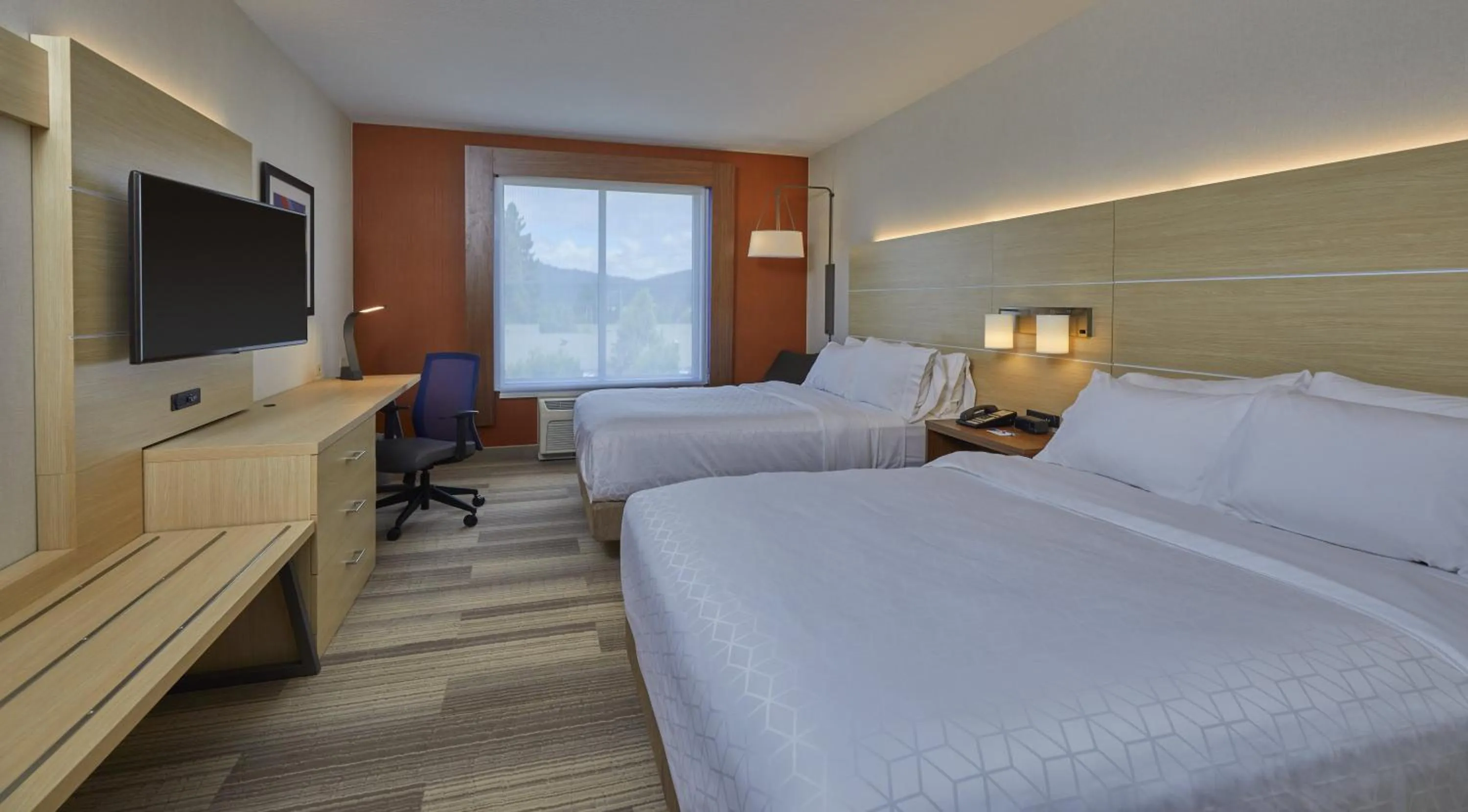 Photo of the whole room, Bed in Holiday Inn Express : Eugene - Springfield by IHG