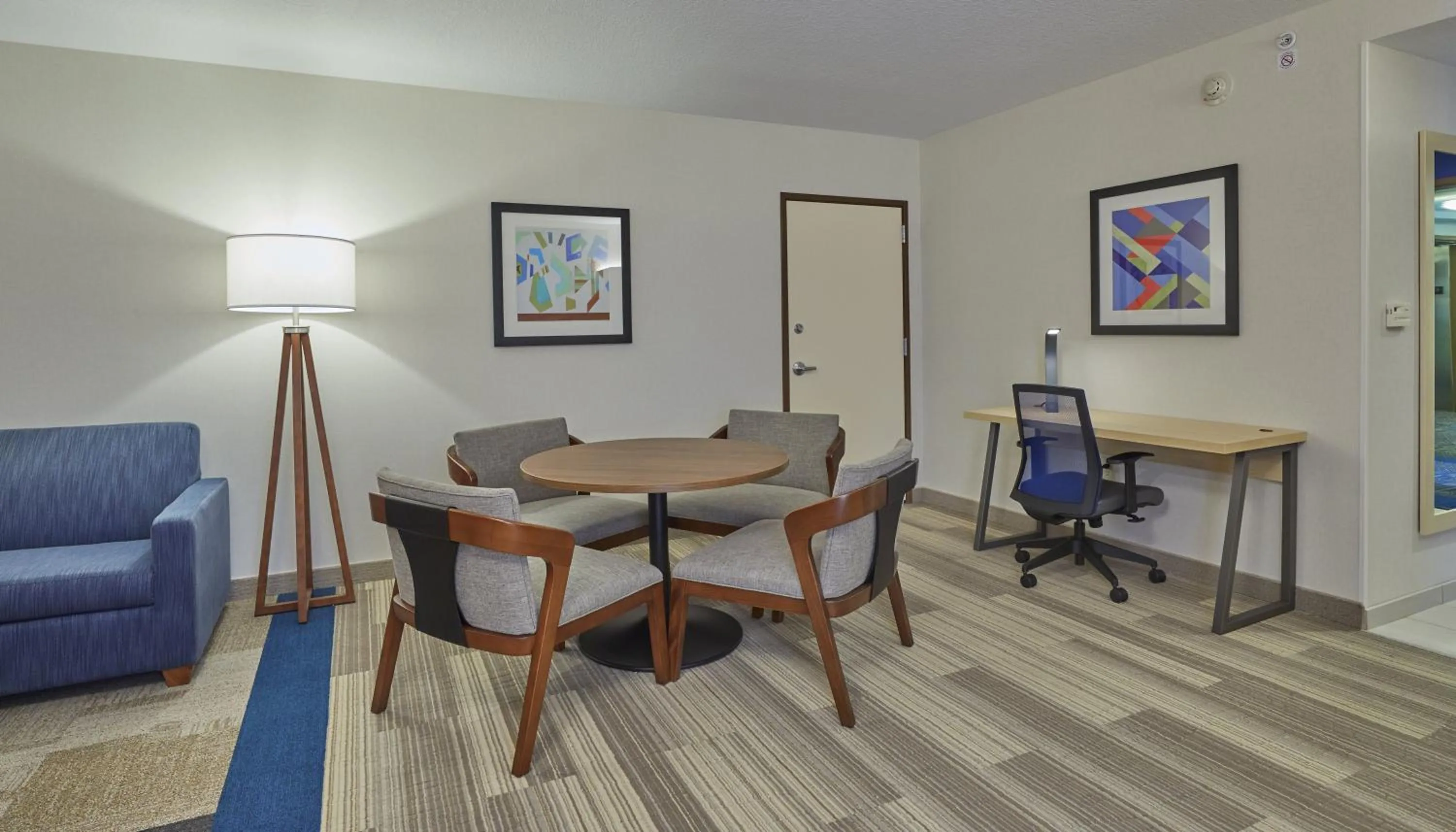 Photo of the whole room in Holiday Inn Express : Eugene - Springfield by IHG