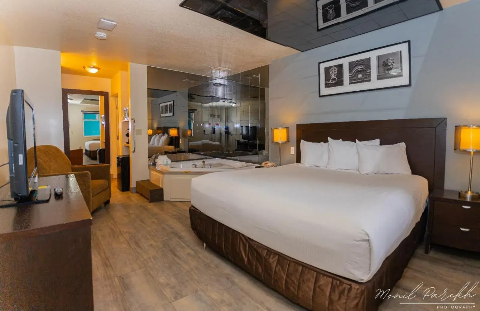 Bed in Empire Inn & Suites Bed in Empire Inn & Suites