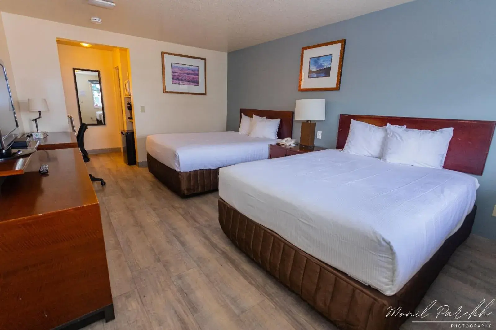 Bed in Empire Inn & Suites Bed in Empire Inn & Suites