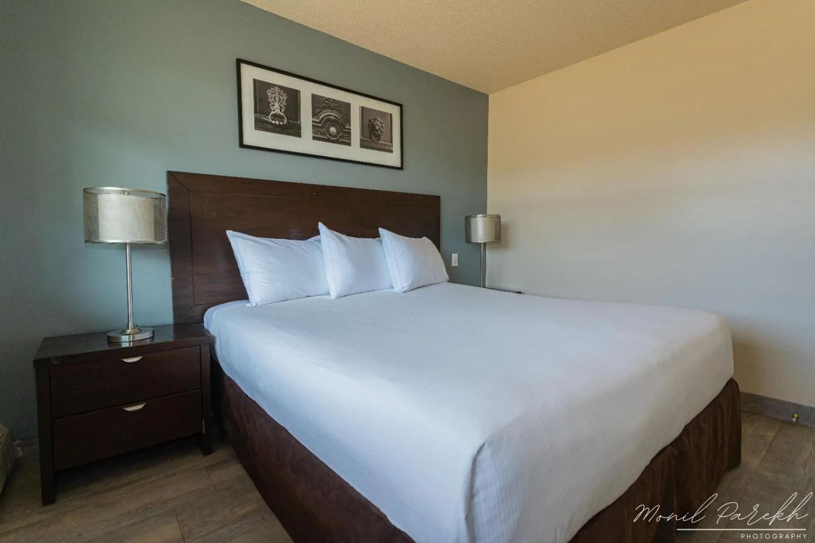 Bed in Empire Inn & Suites