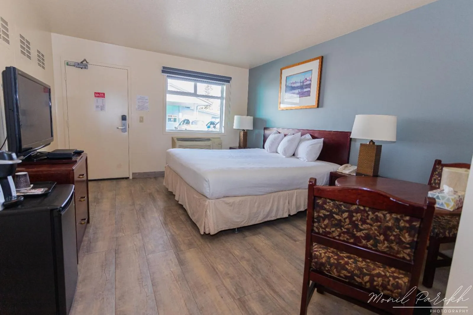 Bed in Empire Inn & Suites