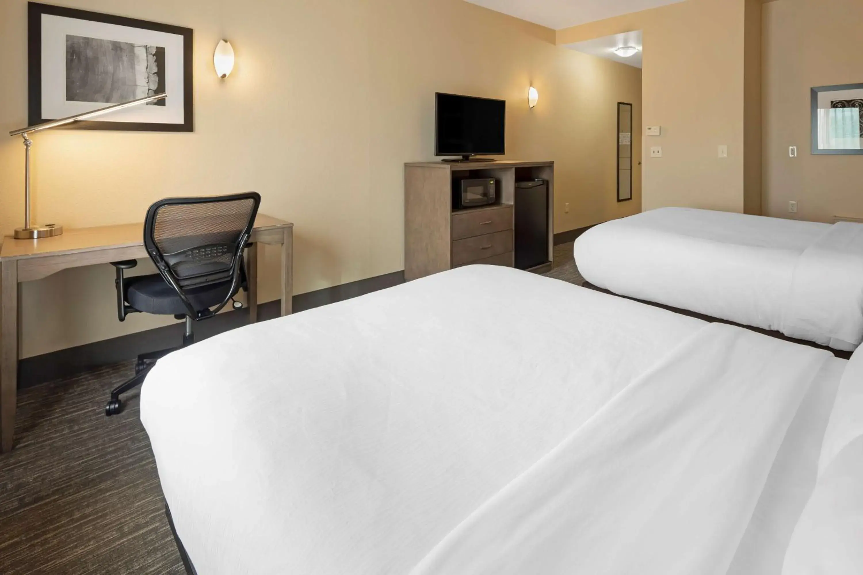 Photo of the whole room, Bed in Best Western Plus Chena River Lodge Photo of the whole room, Bed in Best Western Plus Chena River Lodge