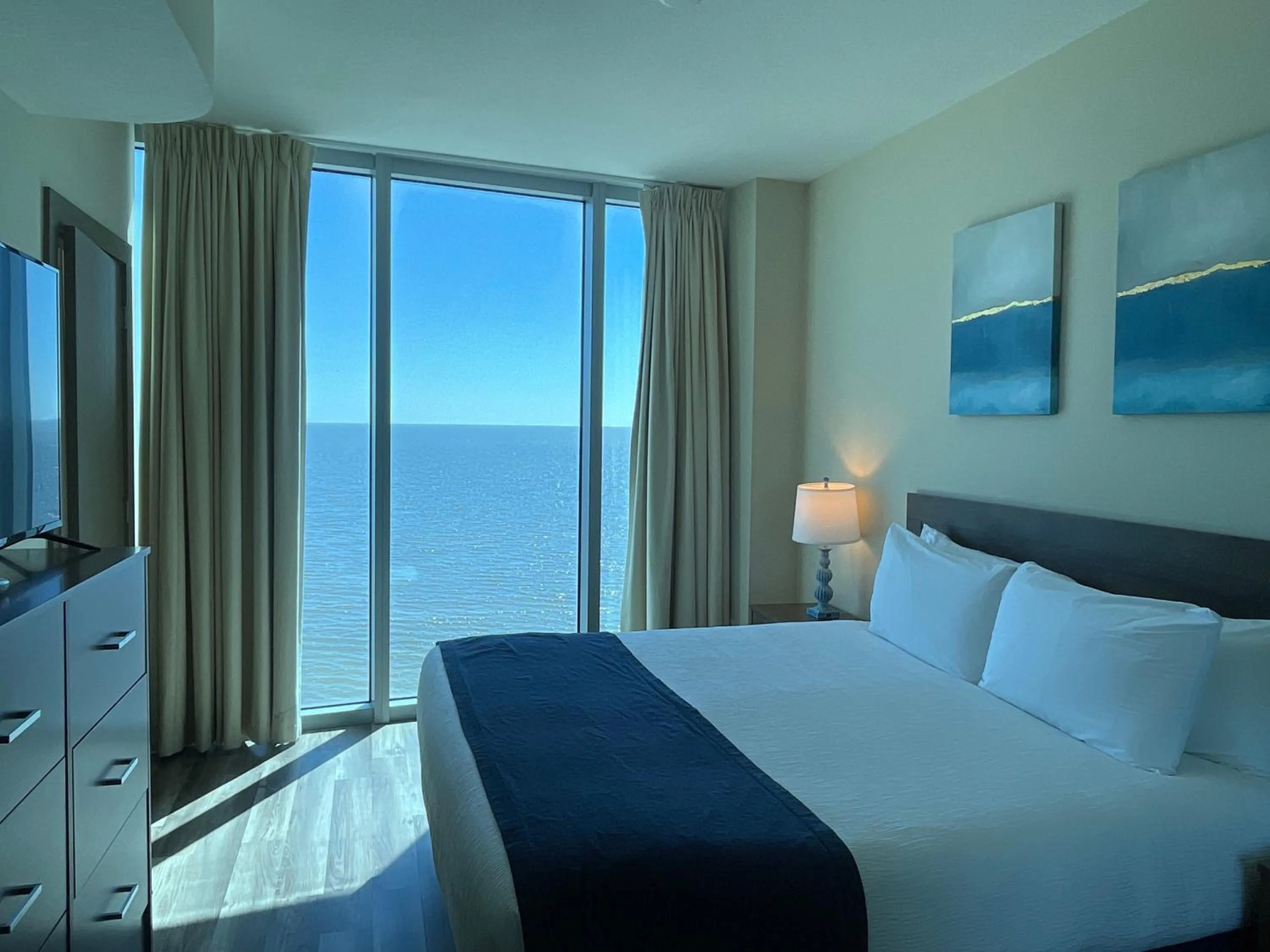 Photo of the whole room, Bed in South Beach Biloxi Hotel & Suites