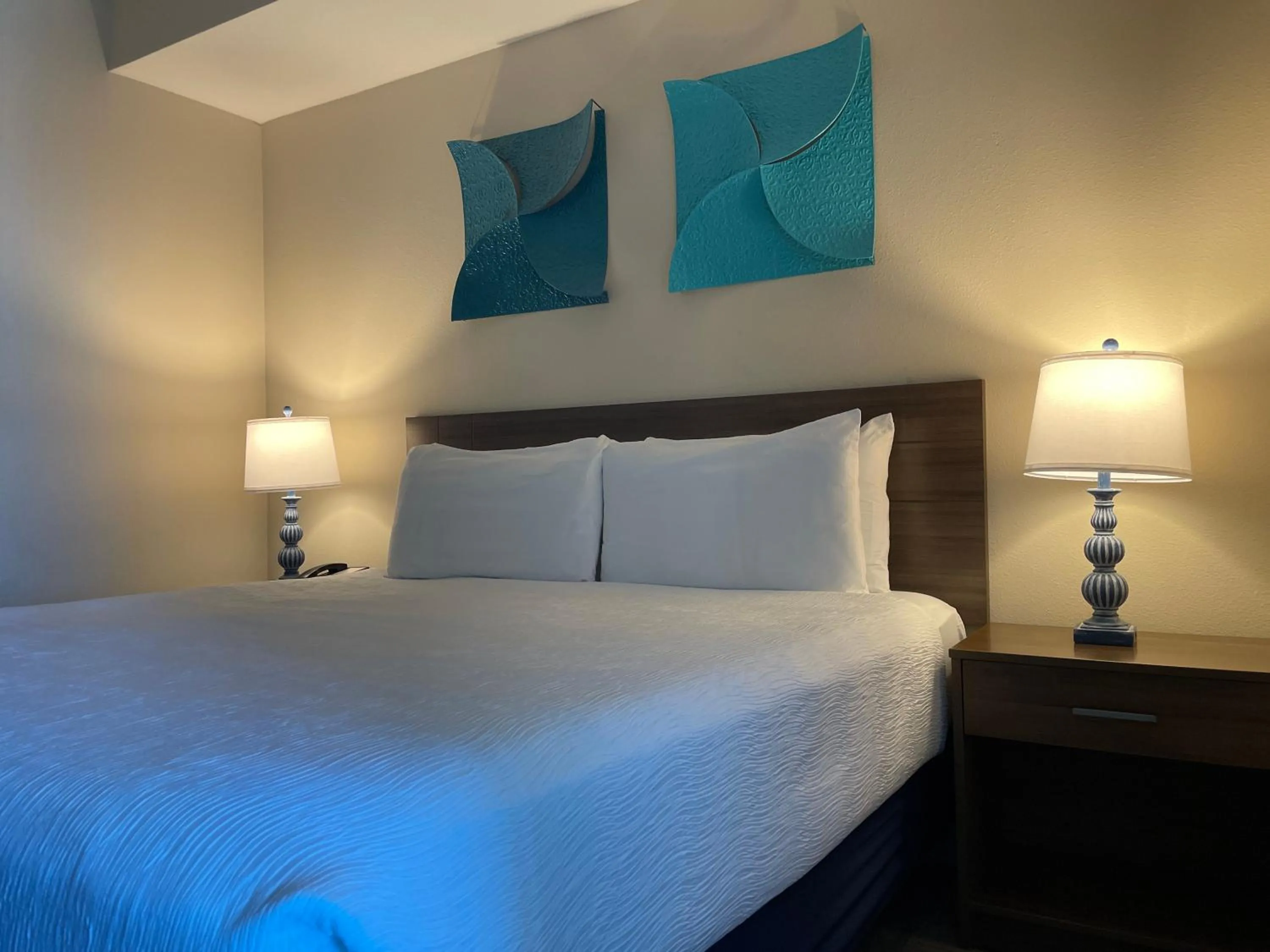 Bedroom, Bed in South Beach Biloxi Hotel & Suites