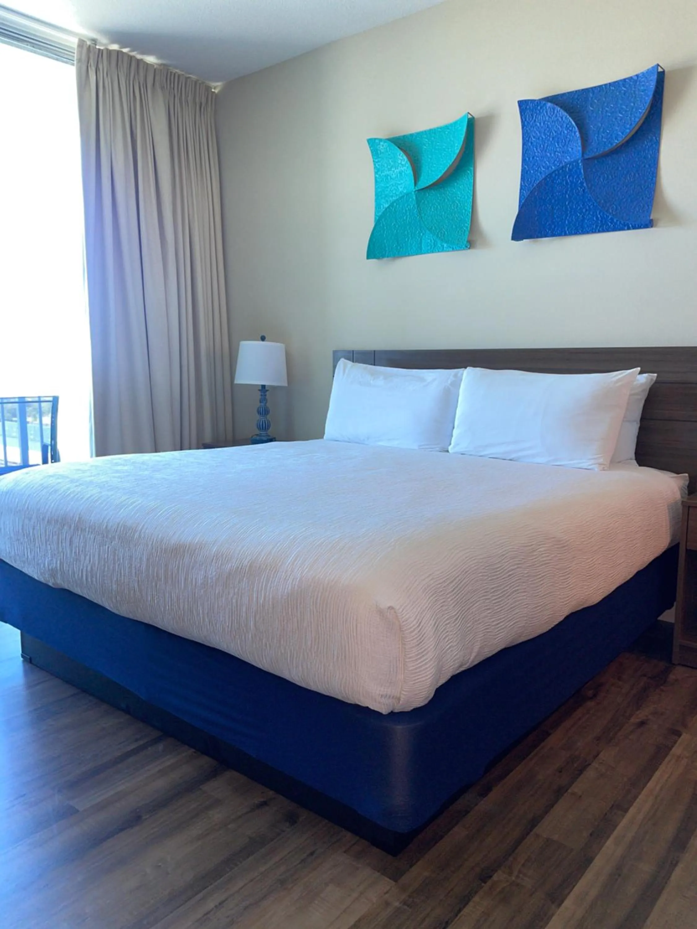 Bedroom, Bed in South Beach Biloxi Hotel & Suites