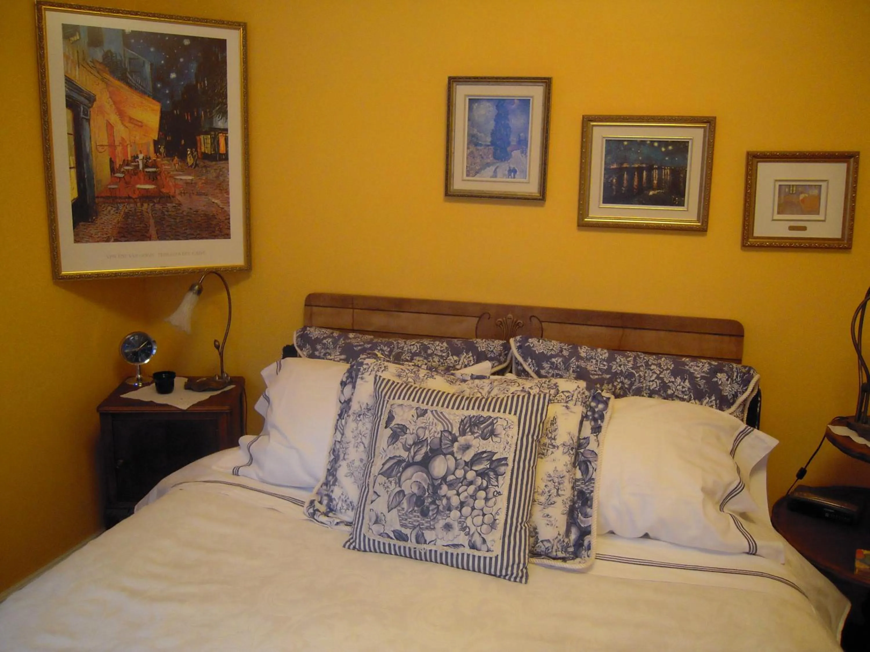 Bed in L'Arvidienne Couette et Café