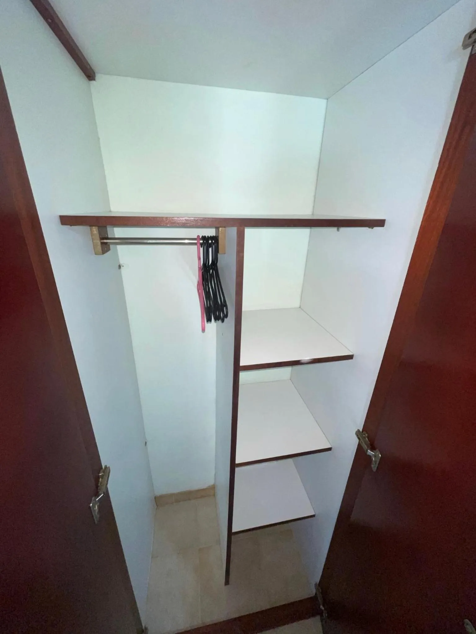 wardrobe in Résidence Sucrerie Motel - Les Anses-d'Arlets - Martinique