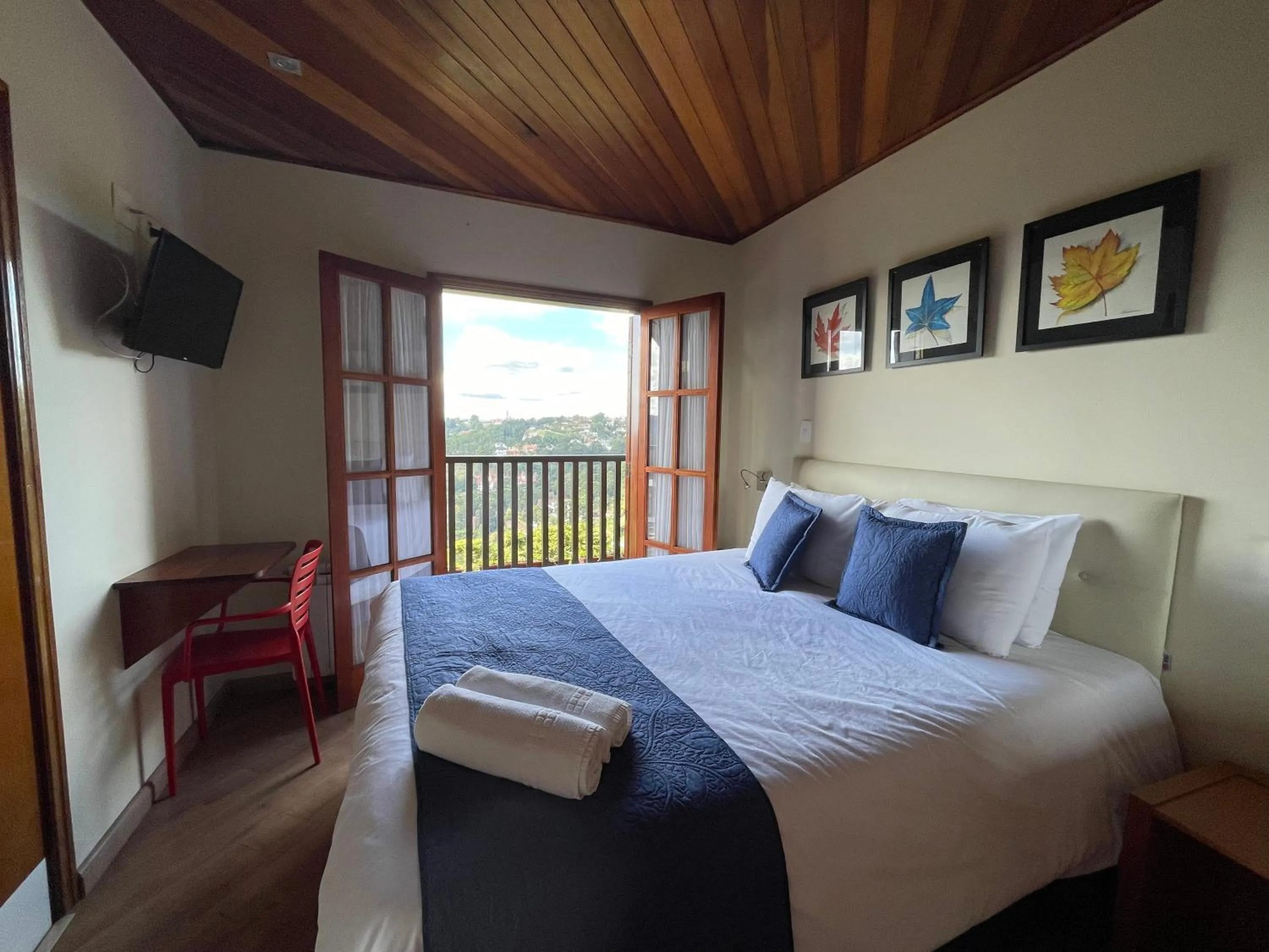 Photo of the whole room in Summit Suítes Hotel Campos do Jordão