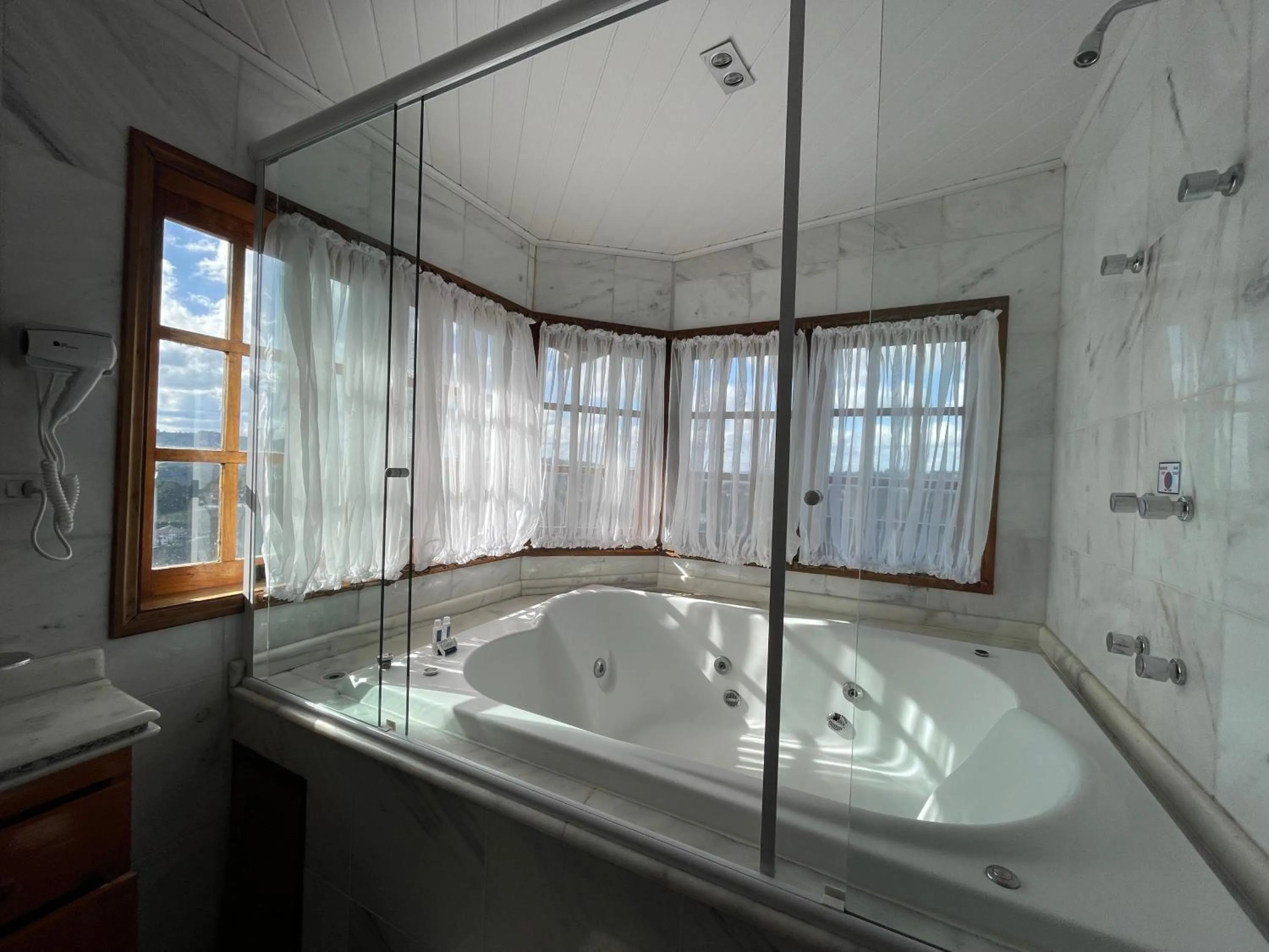 Bathroom in Summit Suítes Hotel Campos do Jordão