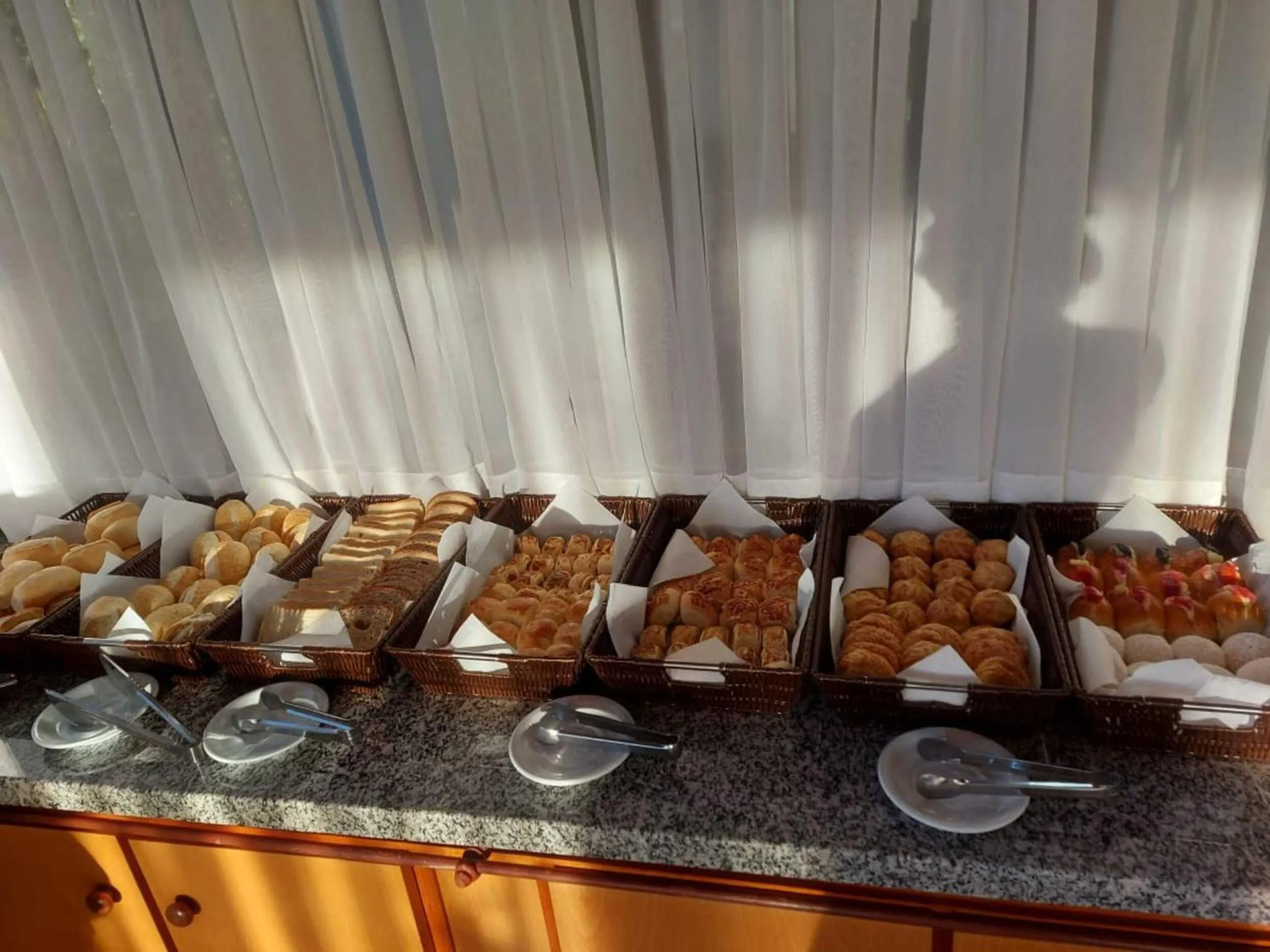 Breakfast in Summit Suítes Hotel Campos do Jordão