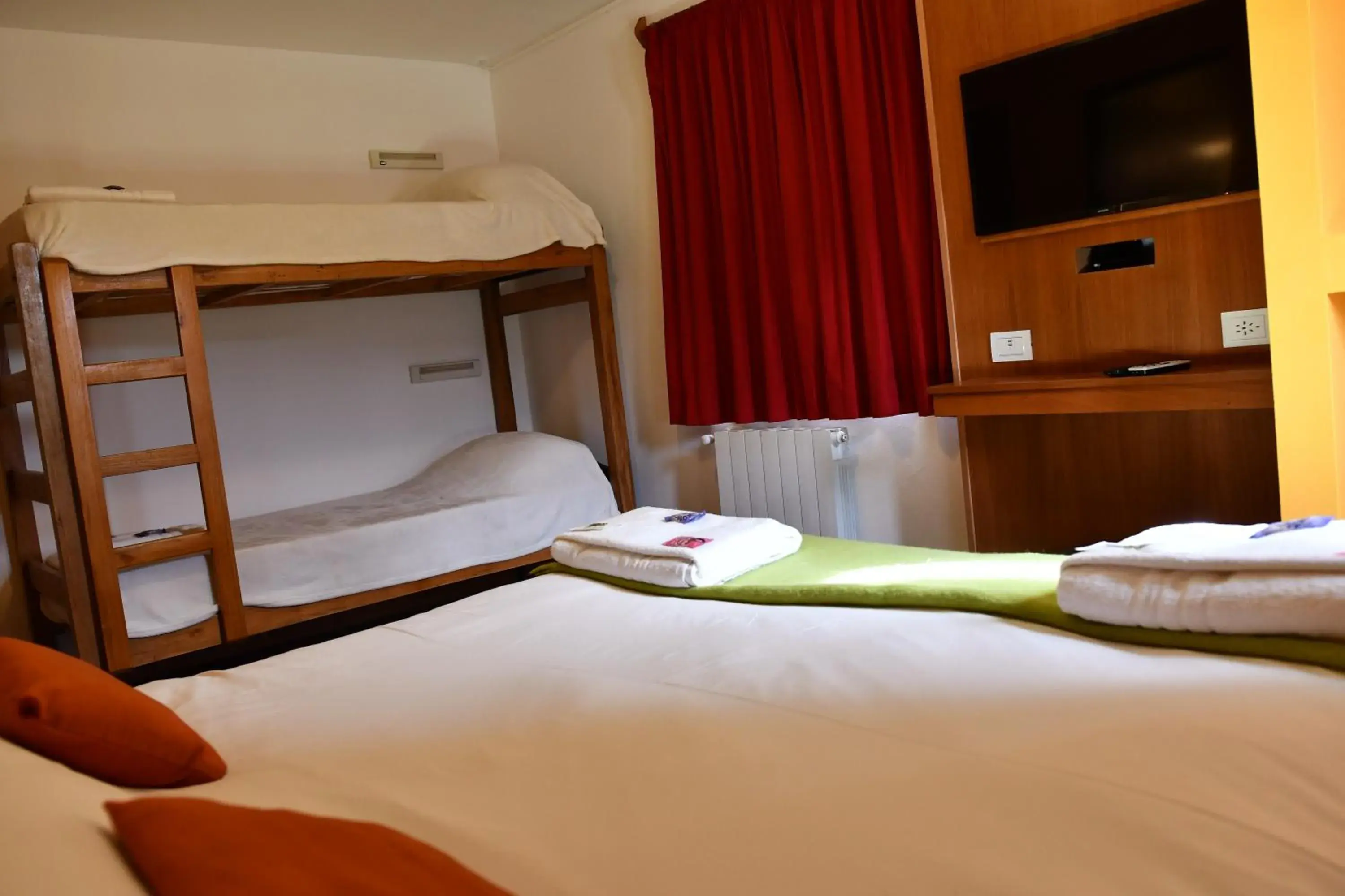 Quadruple Room with Private Bathroom in Rancho Grande Hostel Quadruple Room with Private Bathroom in Rancho Grande Hostel
