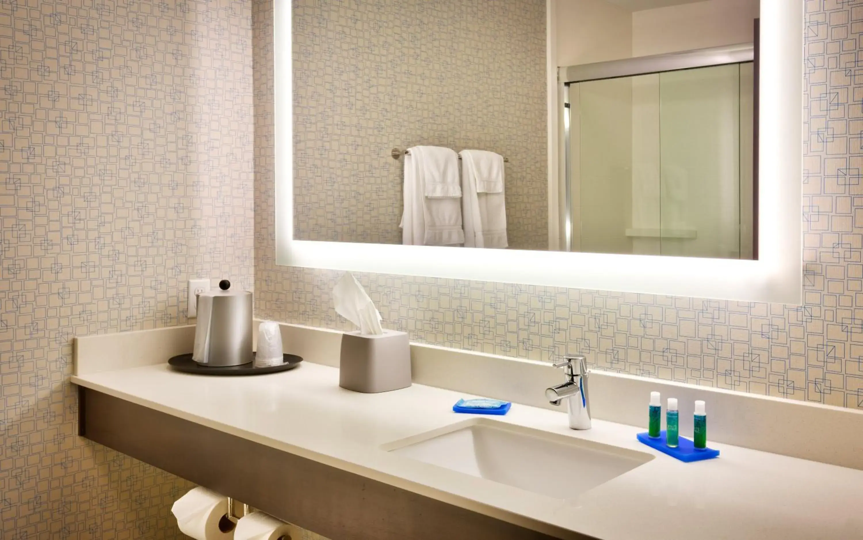 Suite with Mobility Accessible Tub - Non-Smoking in Holiday Inn Express El Paso I-10 East by IHG Suite with Mobility Accessible Tub - Non-Smoking in Holiday Inn Express El Paso I-10 East by IHG
