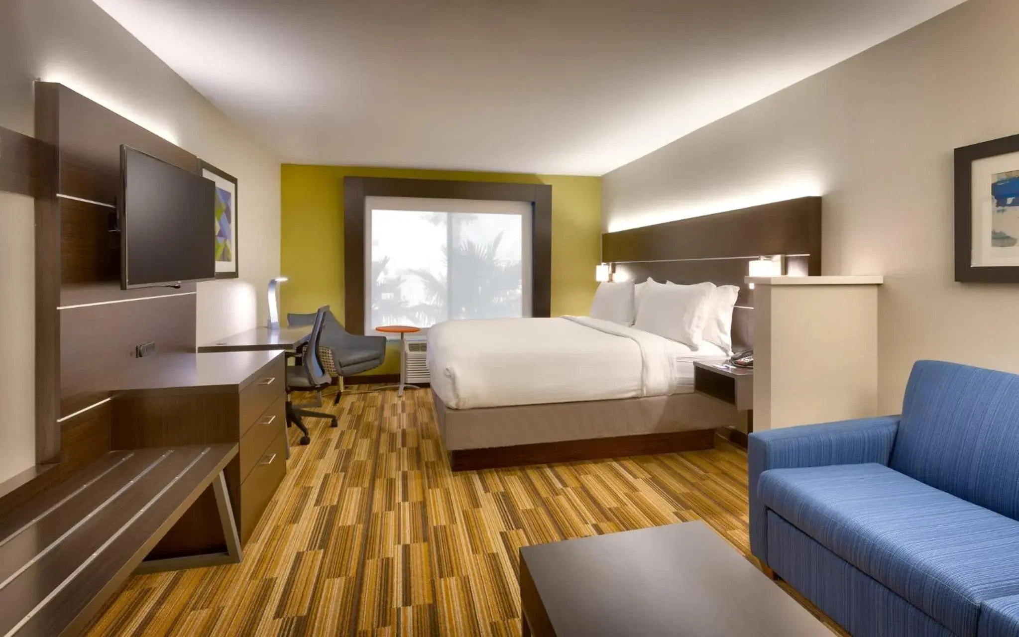 Deluxe King Room - Hearing Accessible in Holiday Inn Express El Paso I-10 East by IHG Deluxe King Room - Hearing Accessible in Holiday Inn Express El Paso I-10 East by IHG