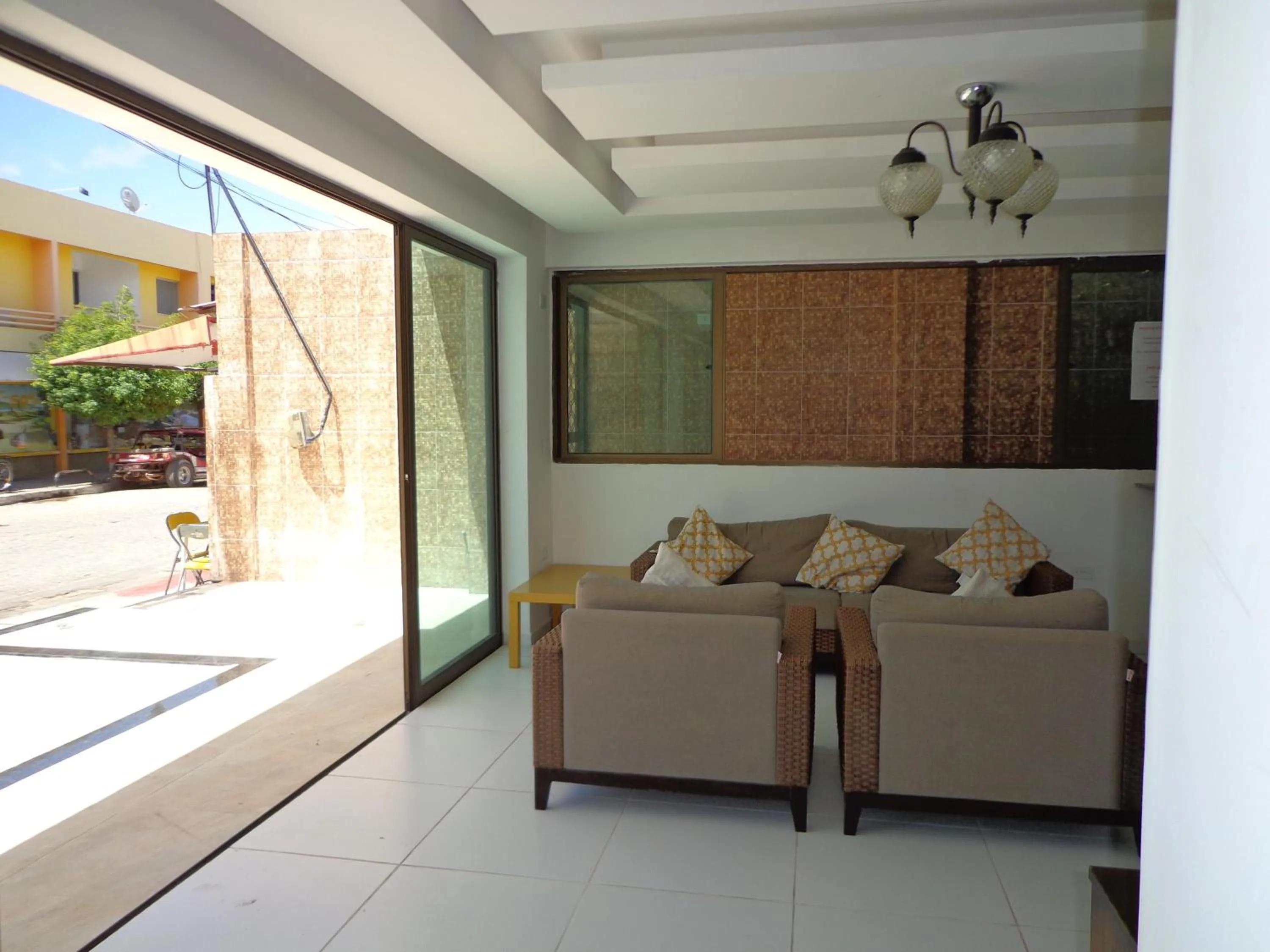 Communal lounge/ TV room in Porto Palace Pousada