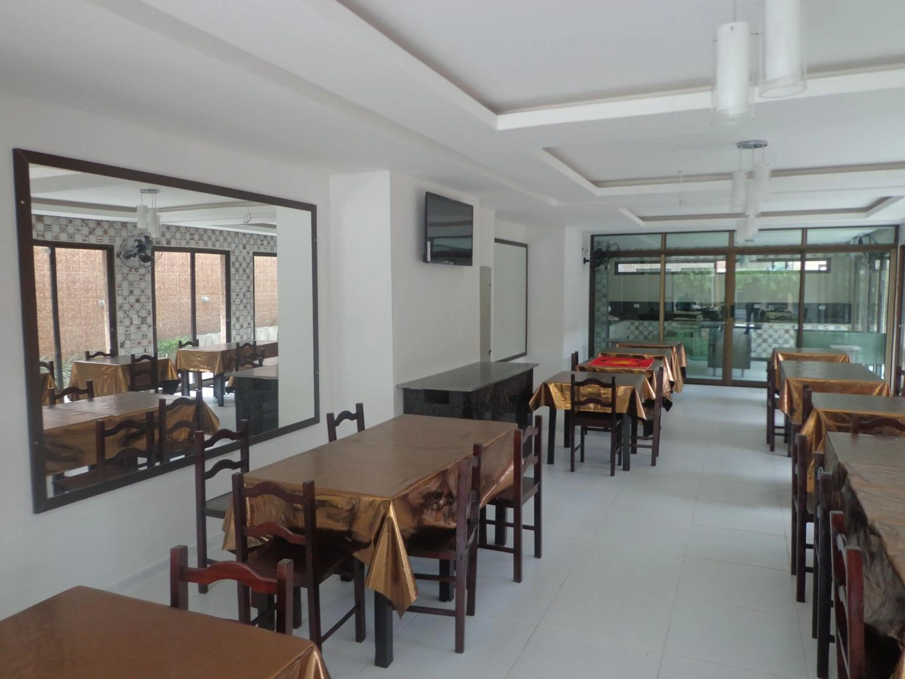 Food and drinks in Porto Palace Pousada