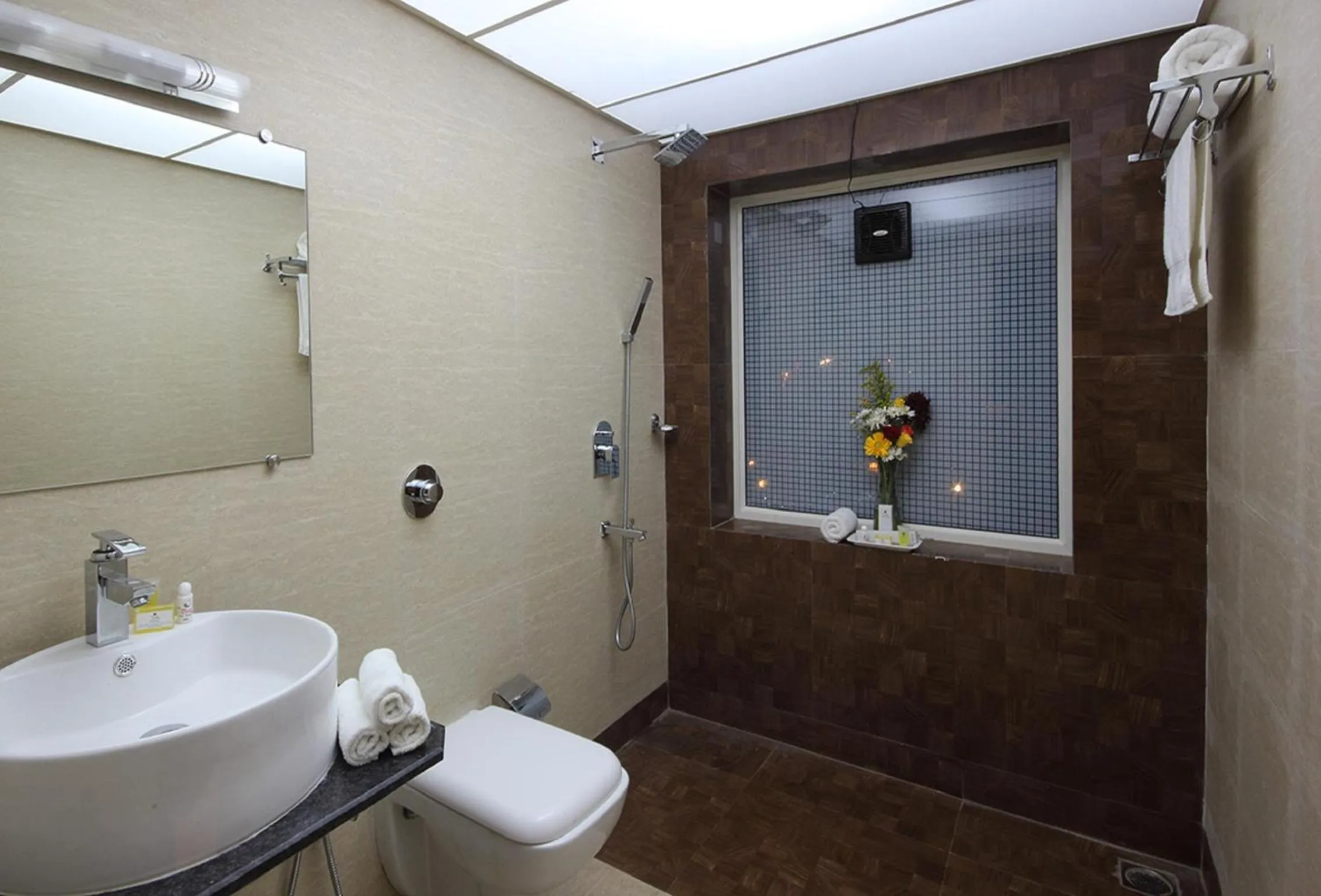 Shower in The Byke Old Anchor Beach Resort & Spa