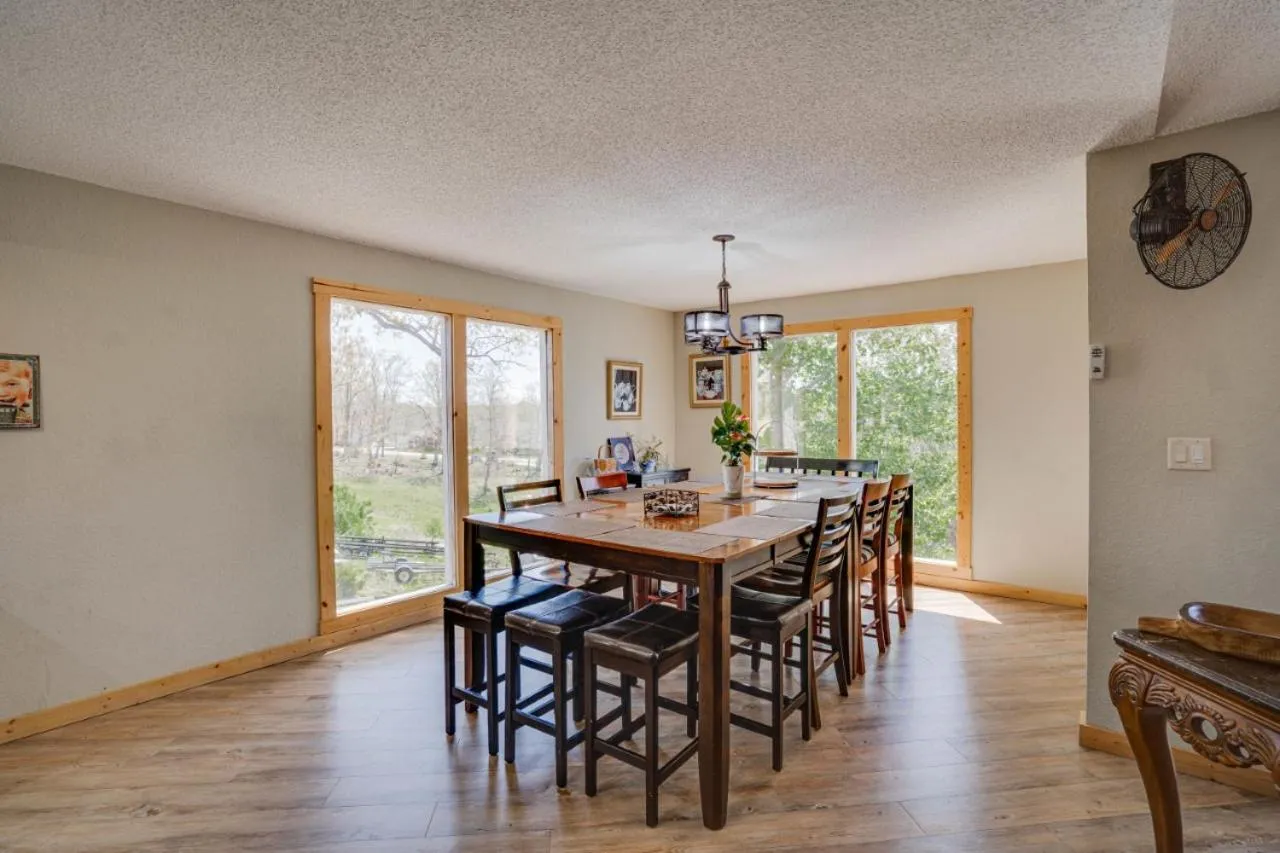 Dining area in Lake Breeze Timber