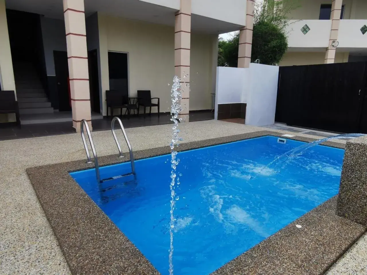 Studio with Pool View in Adina Drive In Motel - Self Service Units Available Studio with Pool View in Adina Drive In Motel - Self Service Units Available