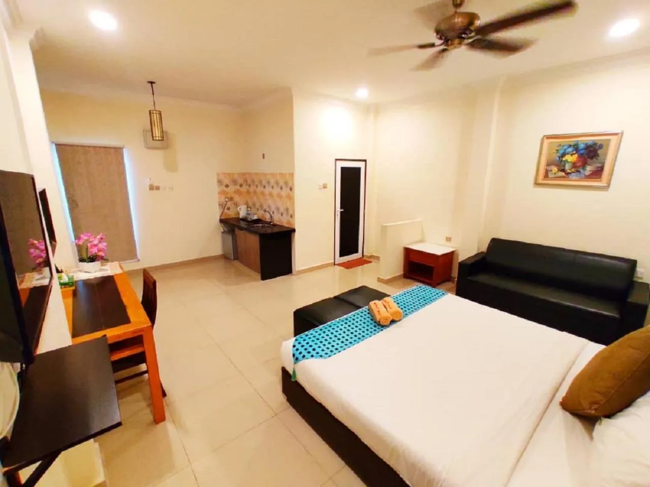 Bed in Adina Drive In Motel