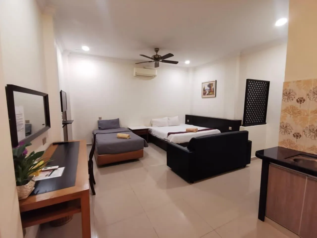 Bed in Adina Drive In Motel