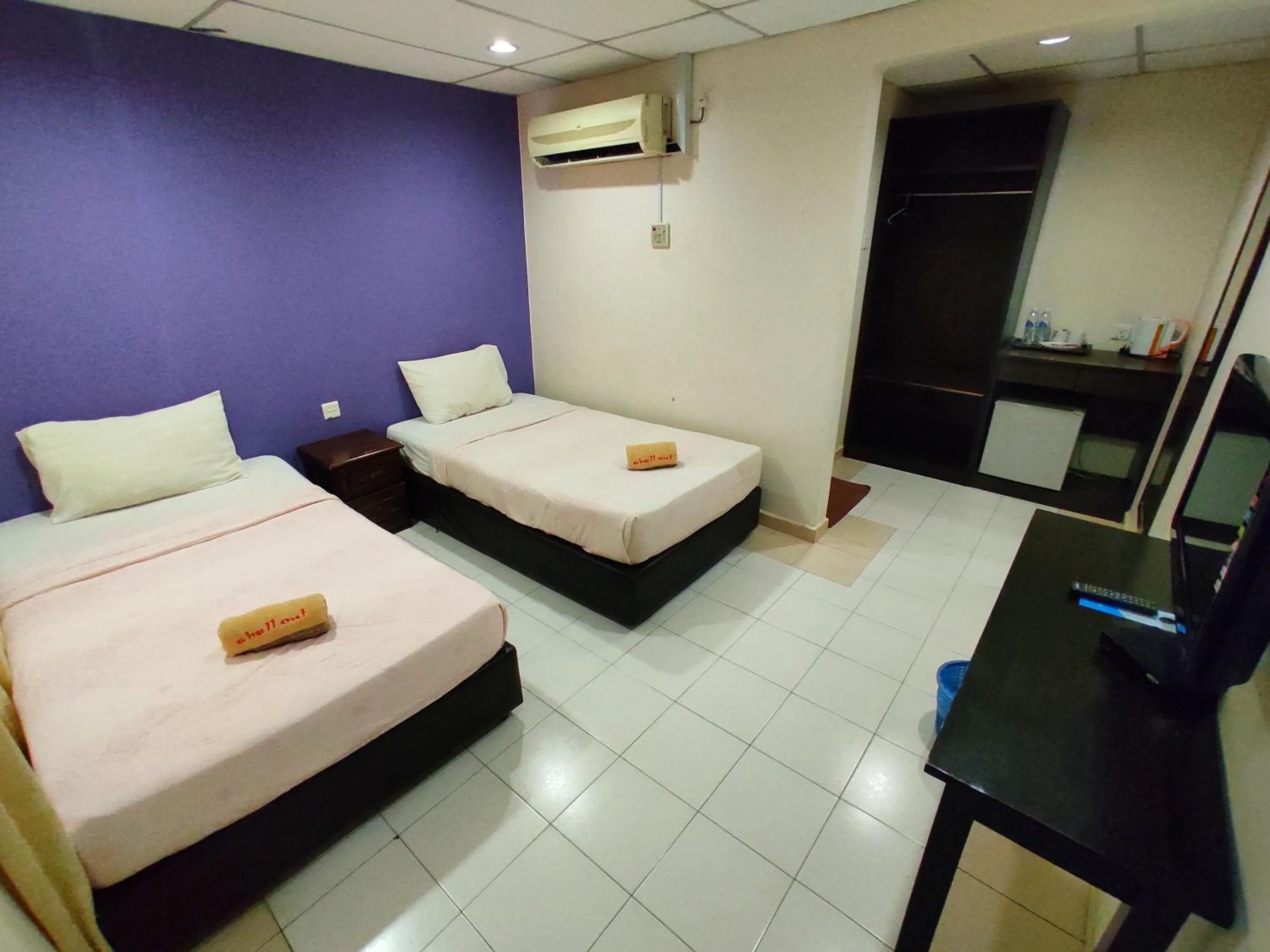 Bed in Adina Drive In Motel