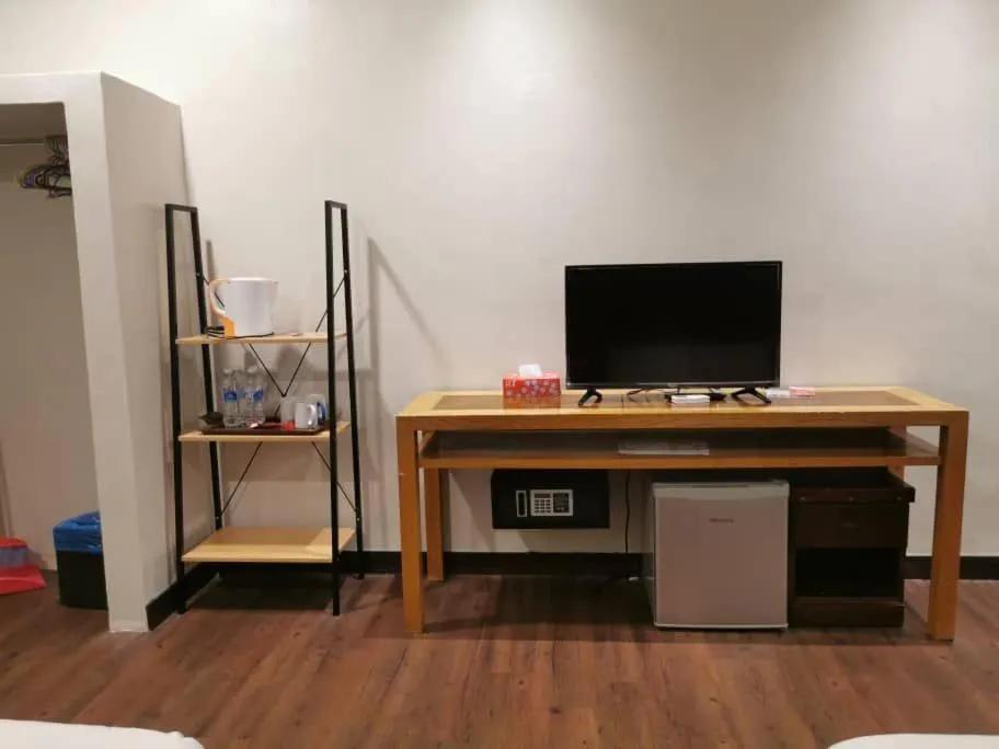 Bed in Adina Drive In Motel