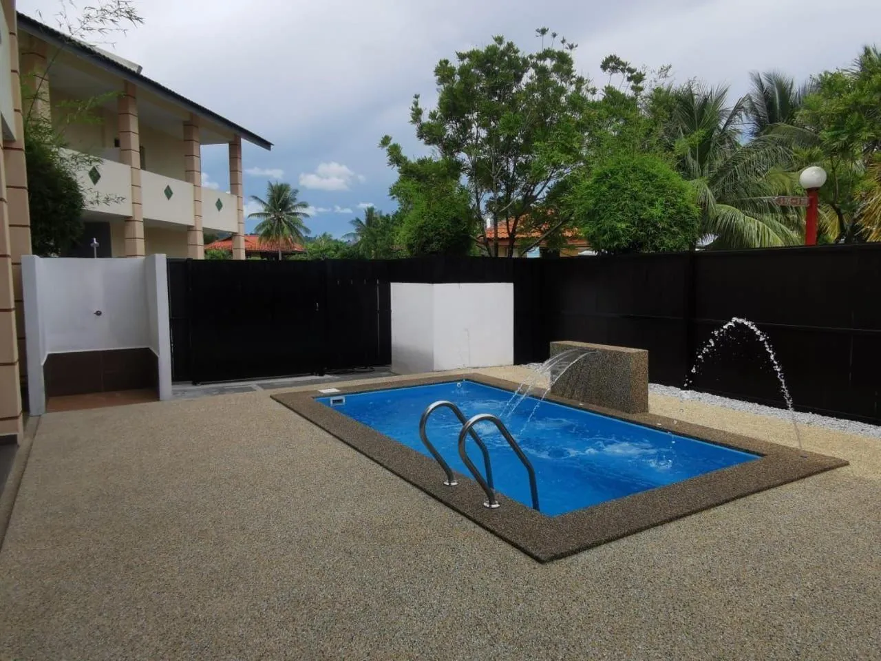 Adina Drive In Motel