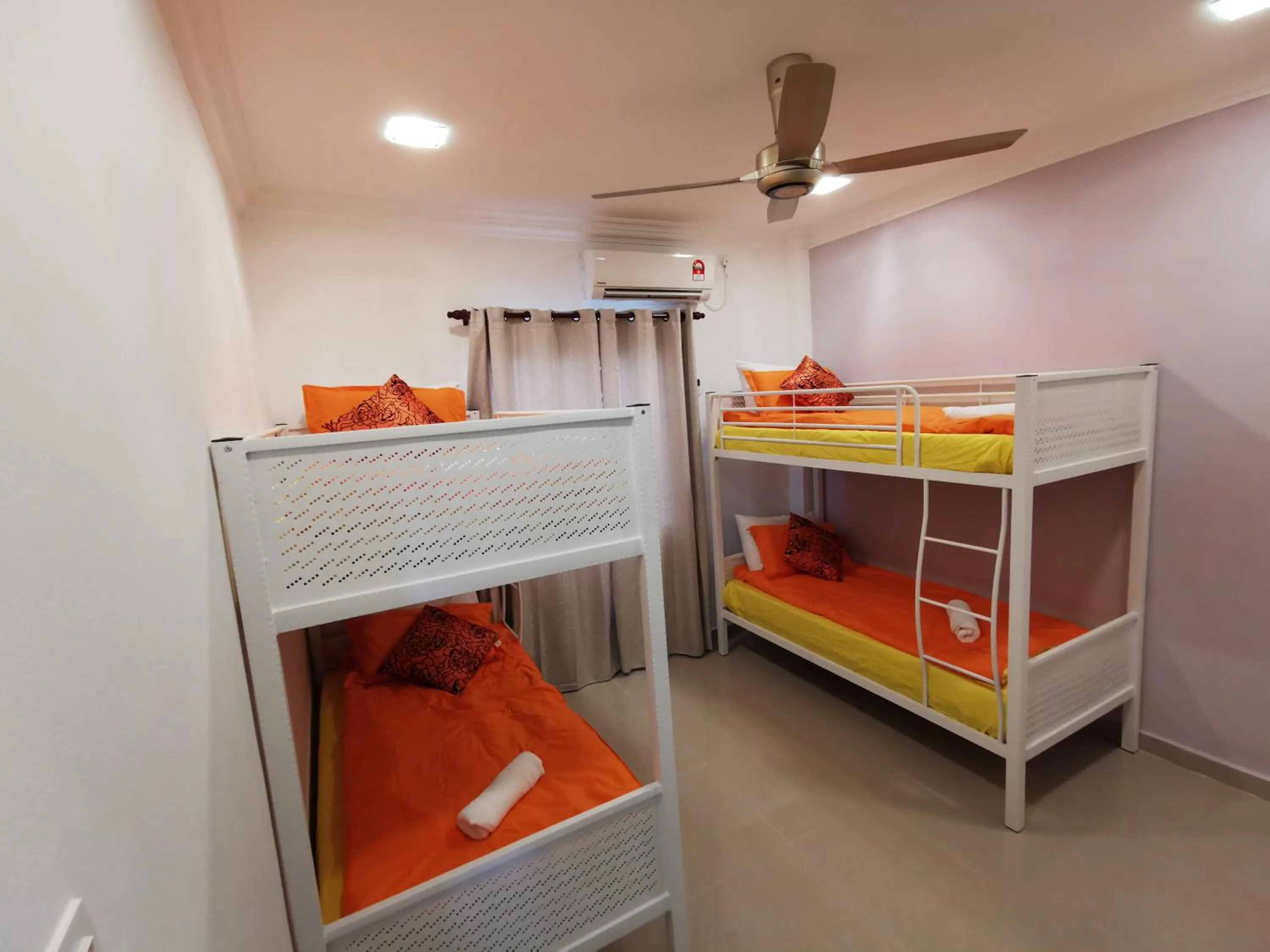 Bed in Adina Drive In Motel