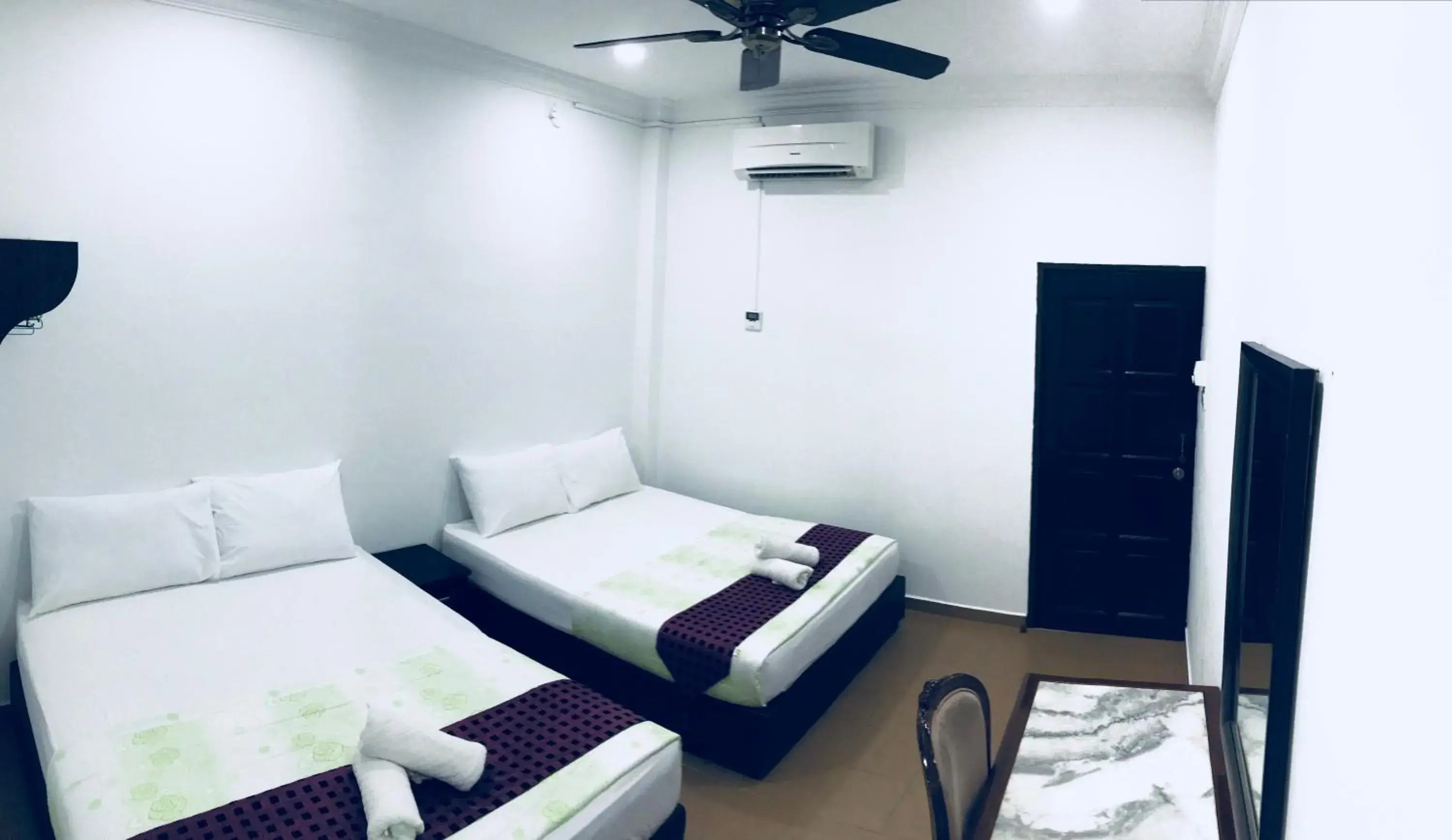 Three-Bedroom Apartment in Adina Drive In Motel - Self Service Units Available Three-Bedroom Apartment in Adina Drive In Motel - Self Service Units Available