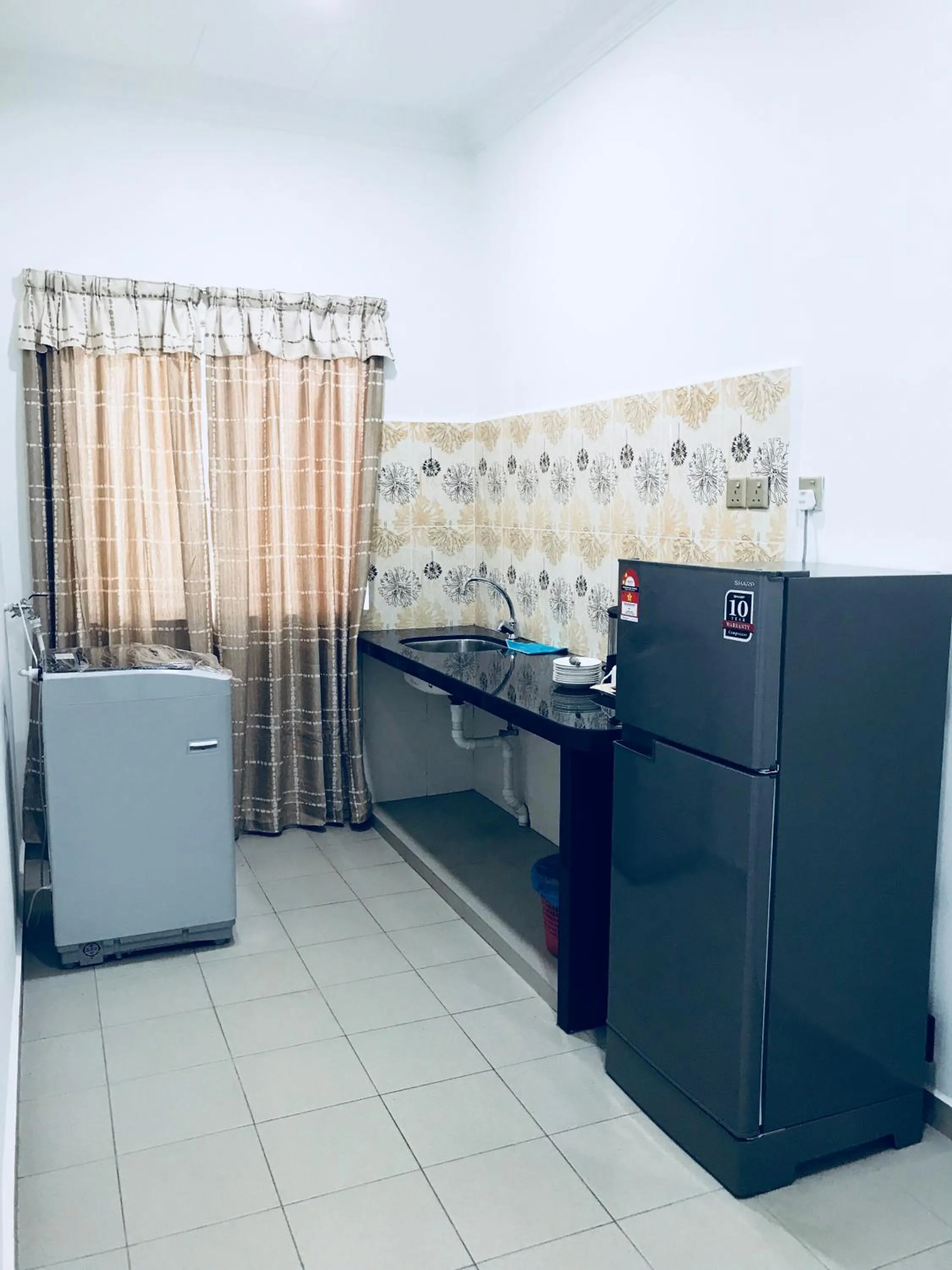 Adina Drive In Motel