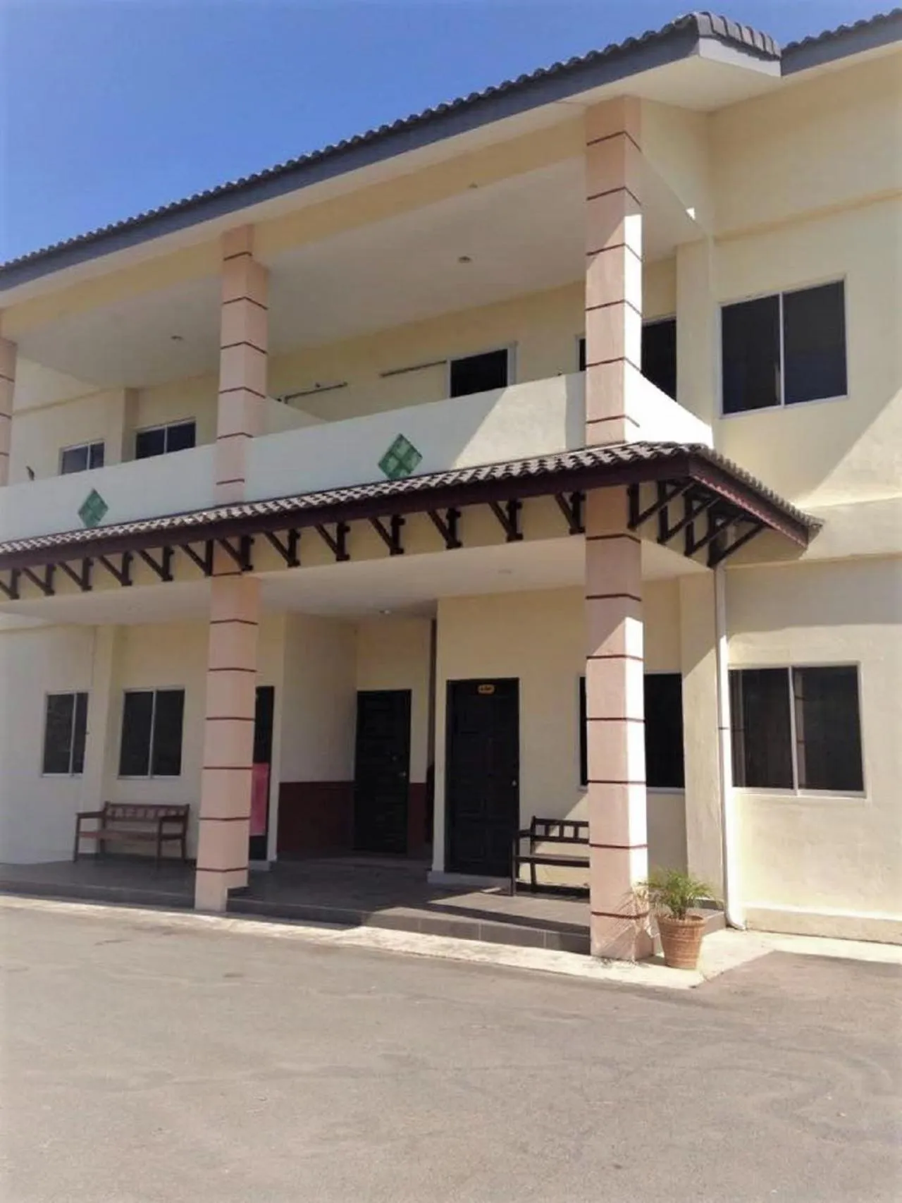 Adina Drive In Motel