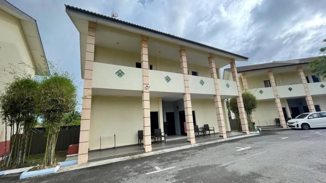 Adina Drive In Motel