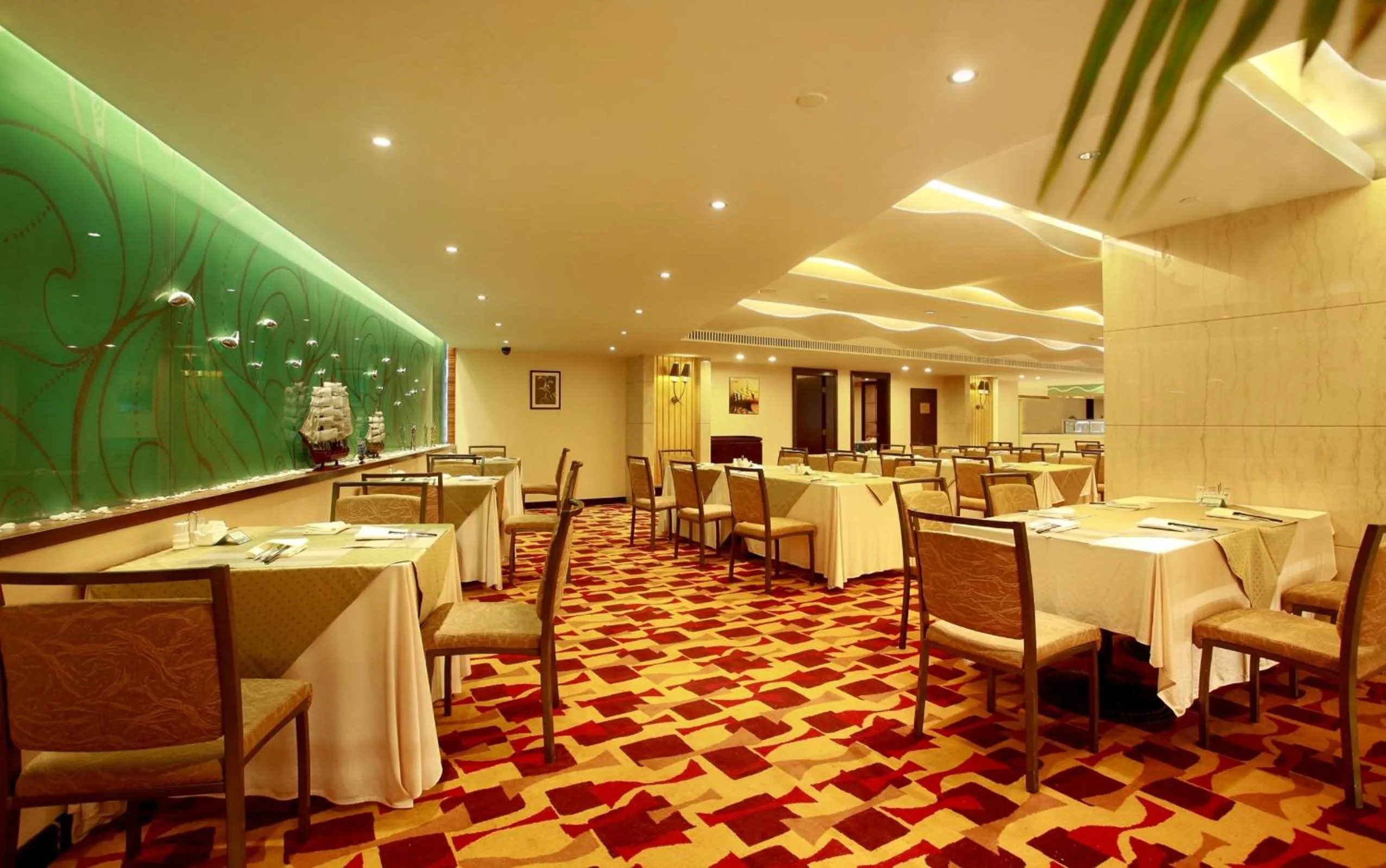 Restaurant/places to eat in Lijiang Waterfall Hotel Guilin