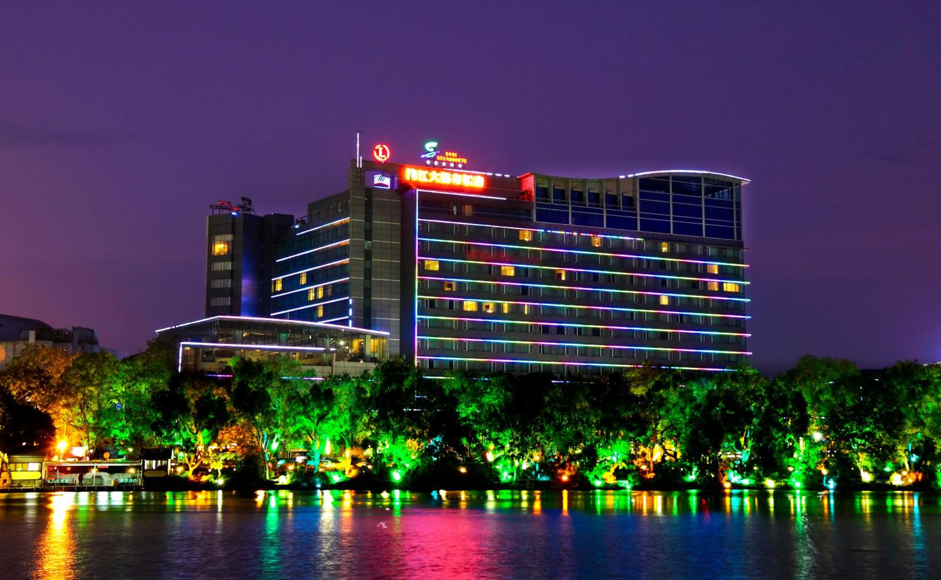 Property building in Lijiang Waterfall Hotel Guilin